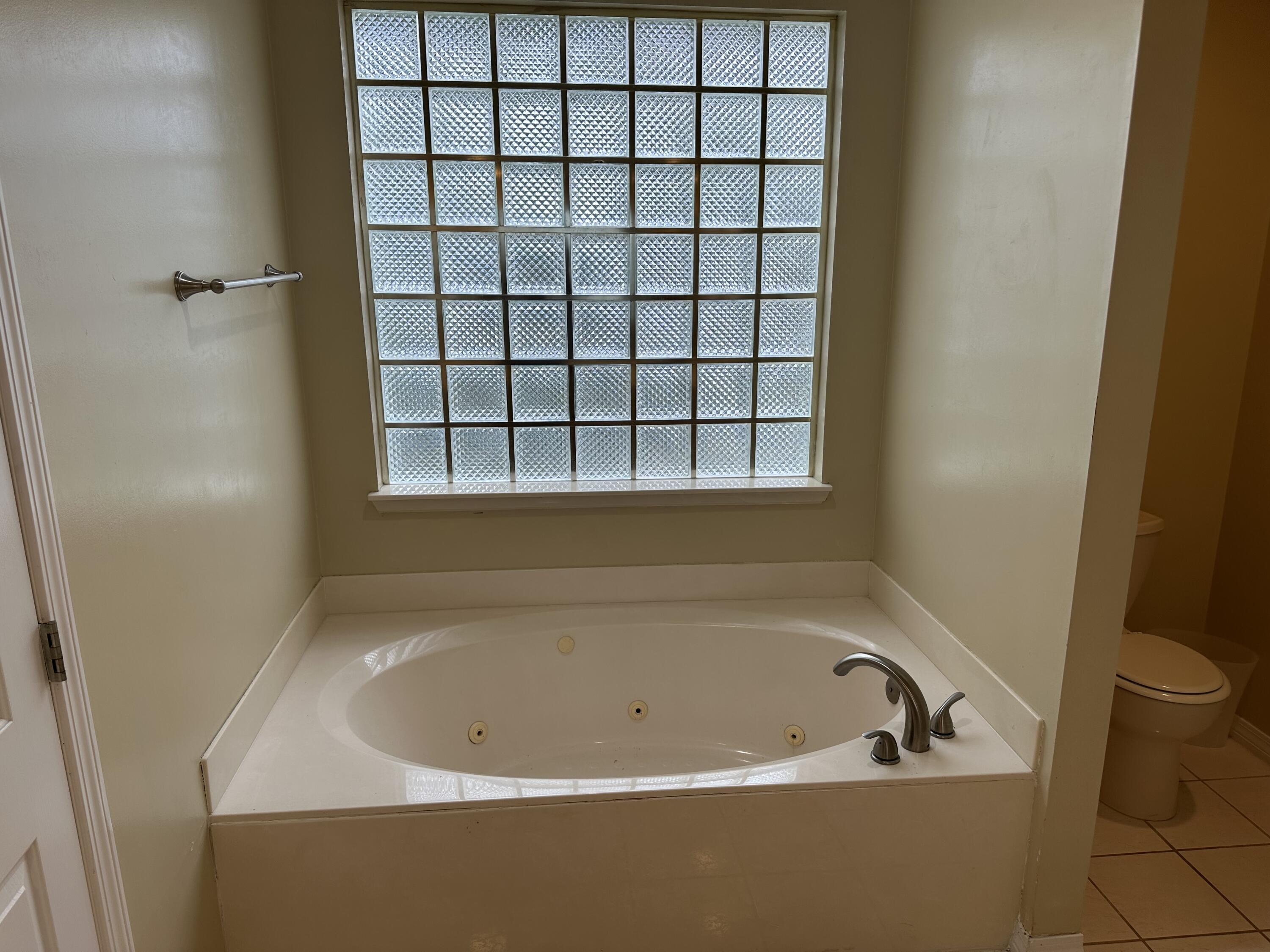 EMERALD BAY PH 1A - Residential Lease