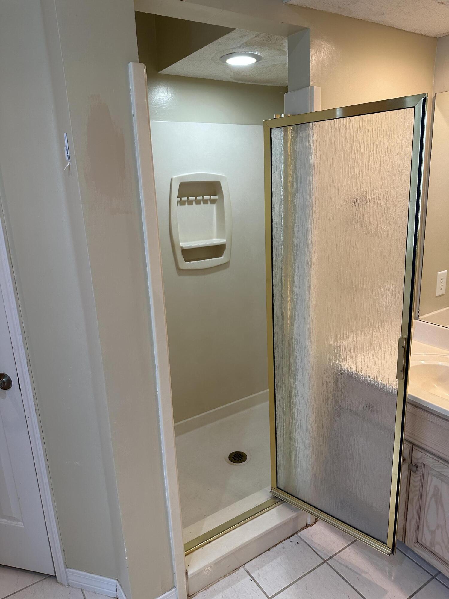 EMERALD BAY PH 1A - Residential Lease