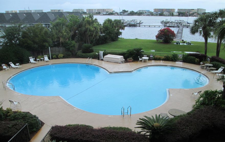 This Pirates Bay ground floor unit is perfect for someone on an active vacation or for a full-time resident.  It's close to parking, close to the pool, and super convenient.  This unit also has a full kitchen, very rare in a studio unit, and a washer and dryer.  Ground floor units also have a great view of the inter-coastal and the pool area.  Schedule your showing today!