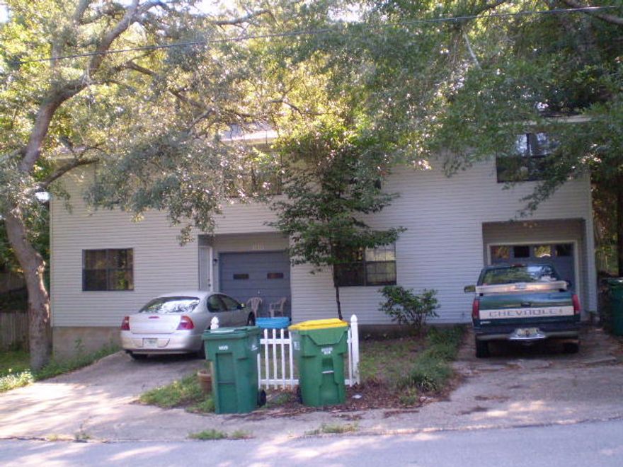 This property consist of two townhomes with shaded and fenced back yard.Centrally located to the Base etc. Great starter home with a rental too- young investor type dream deal.10/21 Painting finished in unit A-lookinggood.