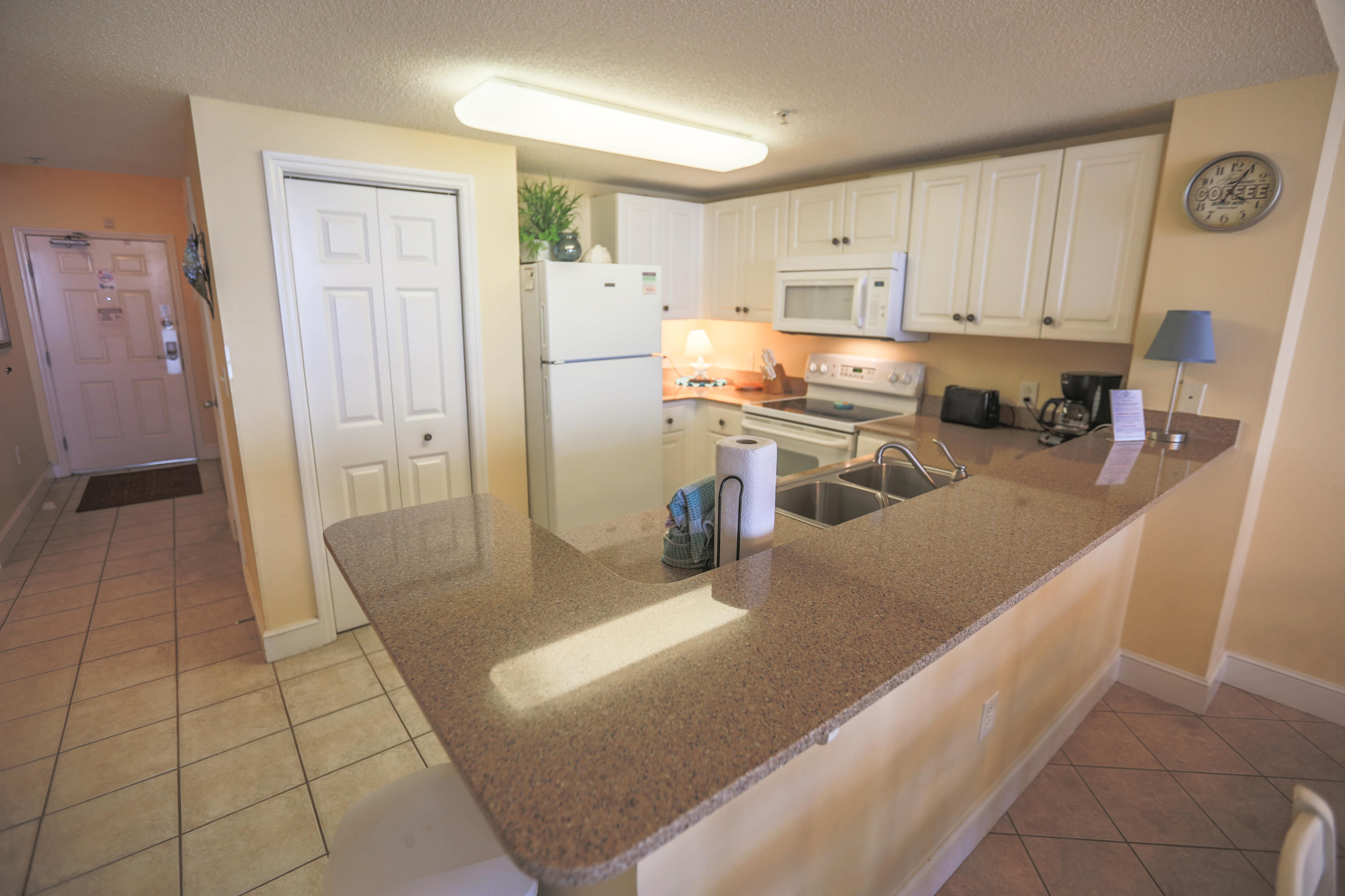 MAJESTIC BEACH TOWERS I - Residential