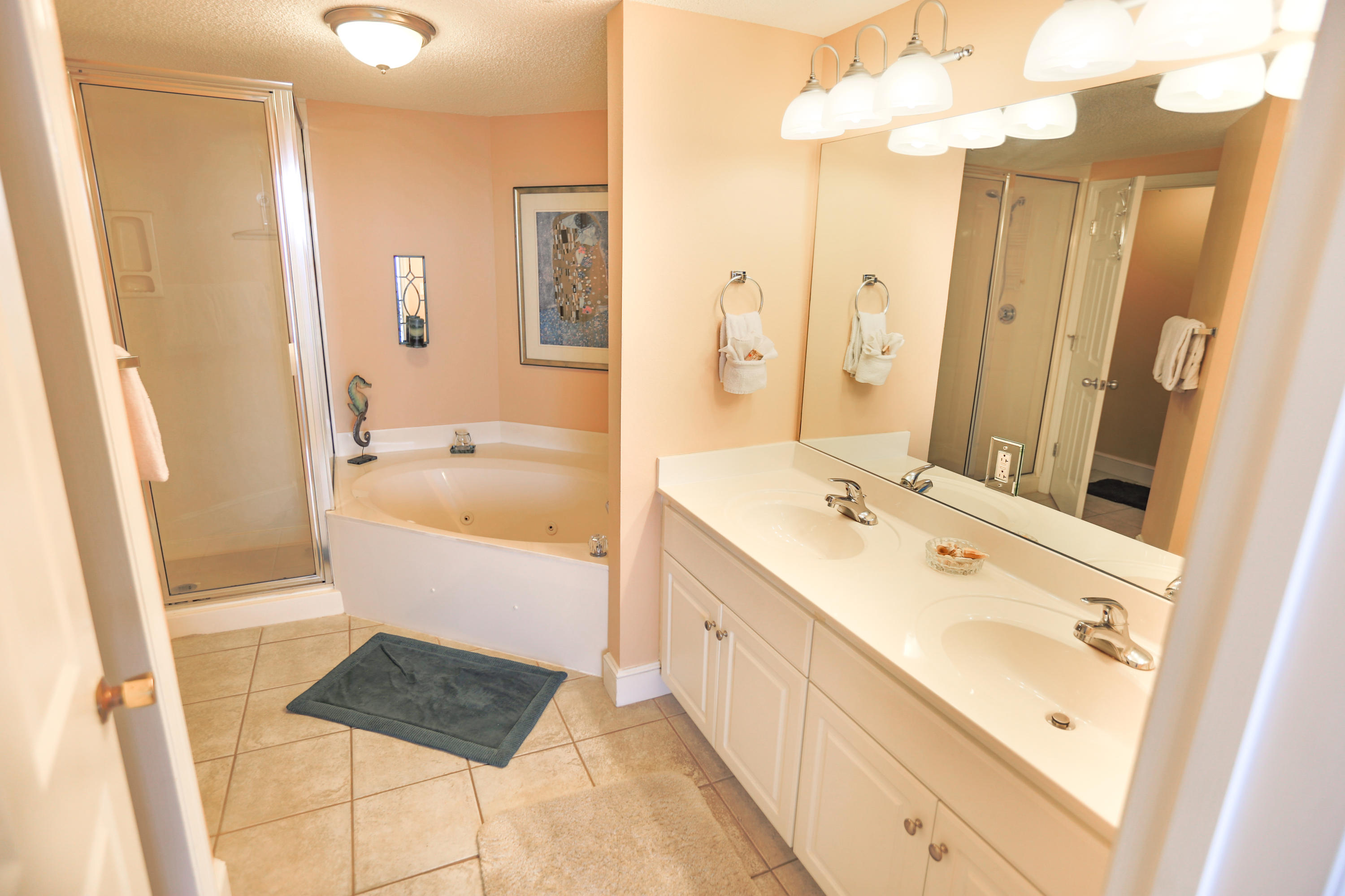 MAJESTIC BEACH TOWERS I - Residential