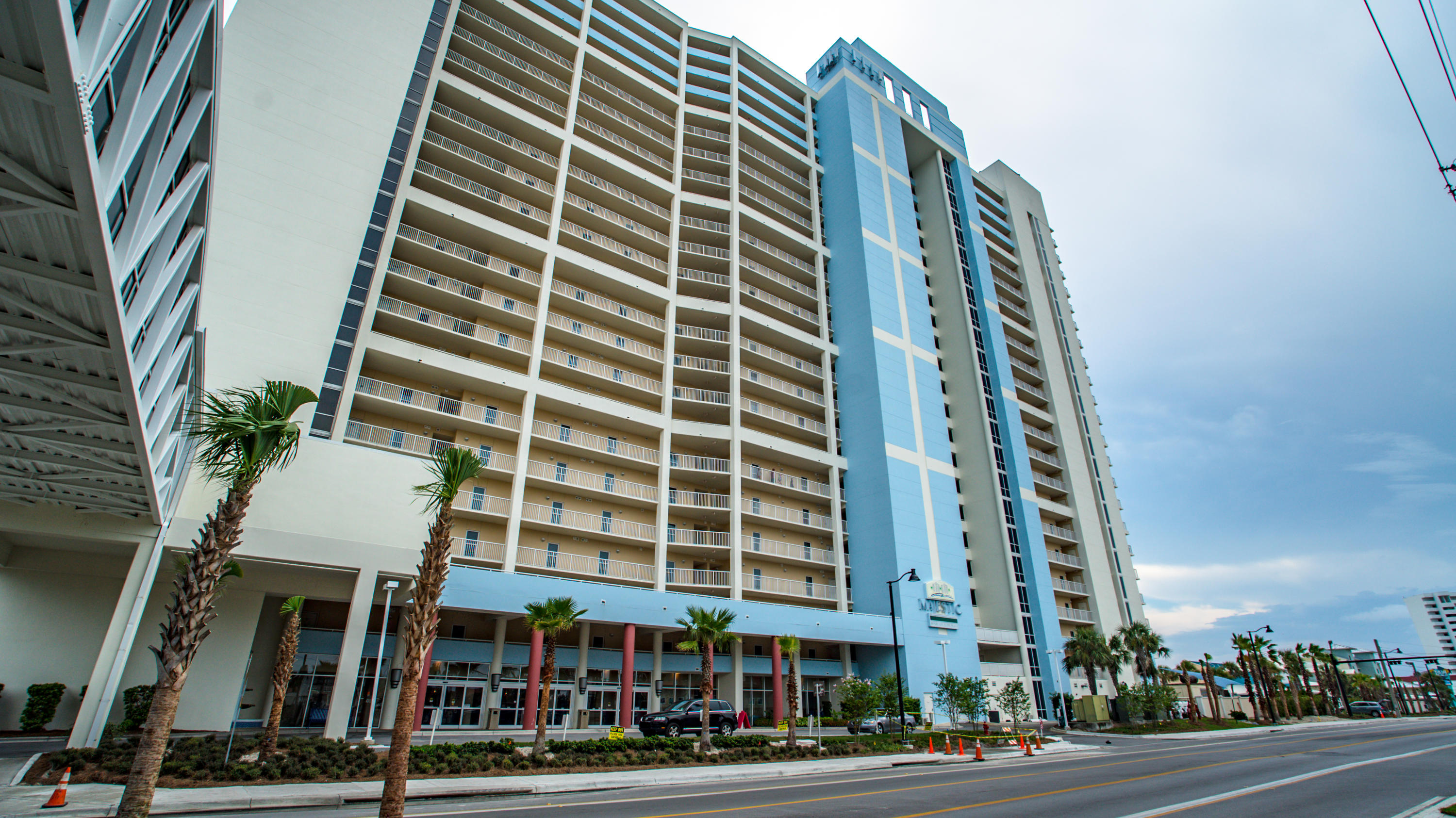 MAJESTIC BEACH TOWERS I - Residential