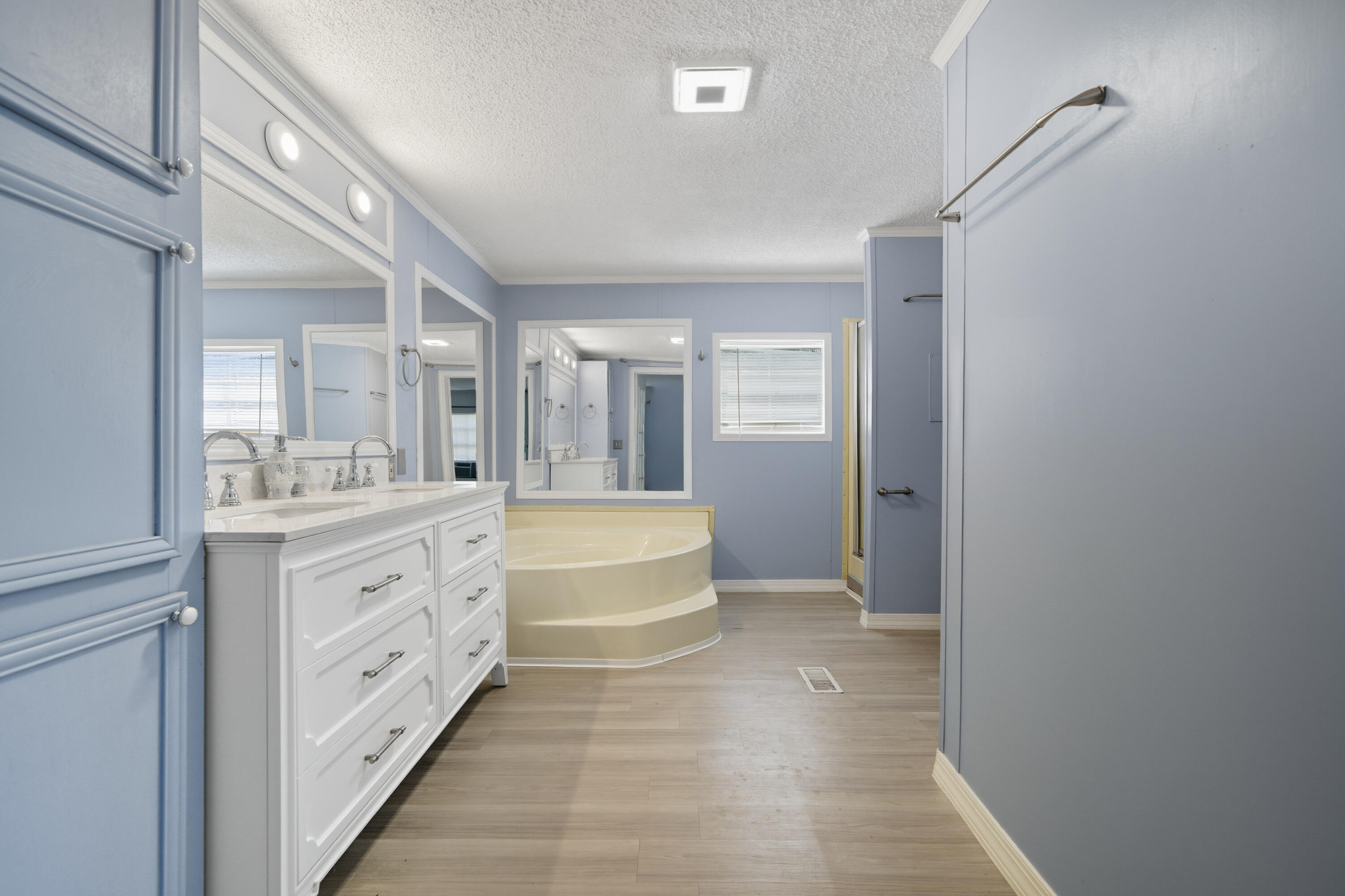 OAKWOOD LAKES ESTATES - Residential