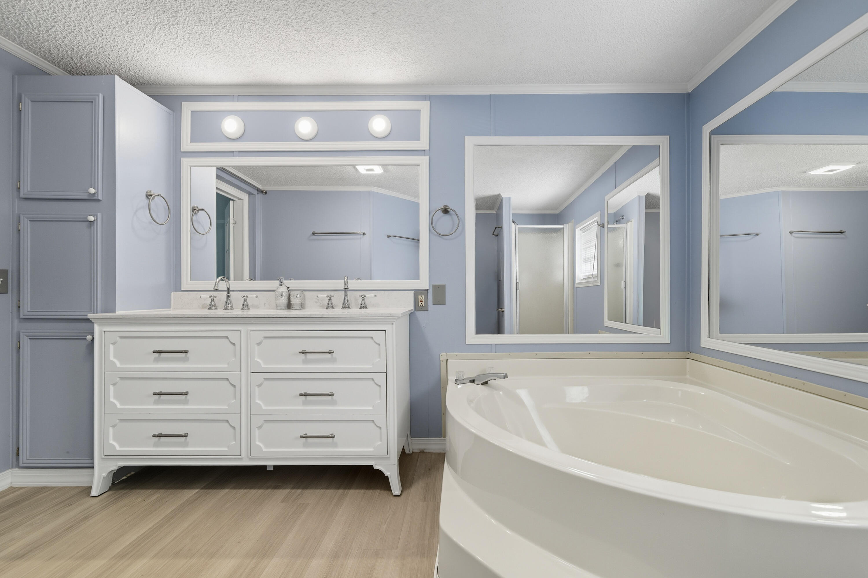OAKWOOD LAKES ESTATES - Residential