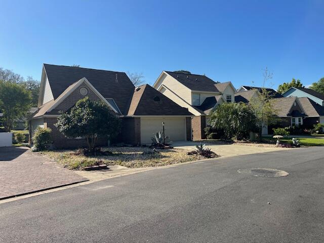 One of the best little communities in Bluewater Bay. Fresh paint throughout, new carpet in the bedrooms. This home is ready for its new owners. Split bedroom plan with an additional space for an office, craft room, playroom or whatever you would like. Master has plenty of room, bath has separate shower and soaking tub. Enjoy the quite views of the pond from your sunroom.
