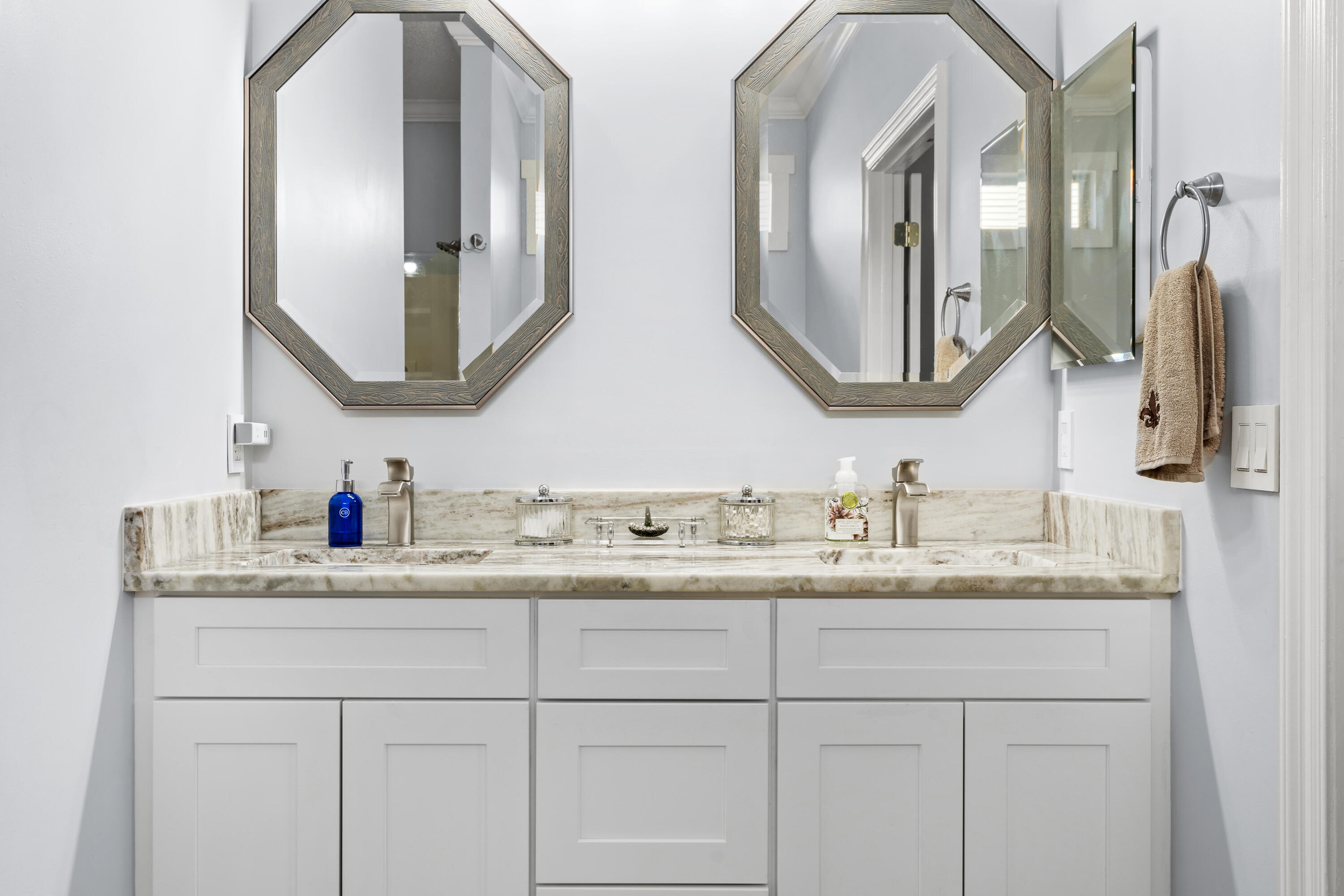 Calle Escada - Residential