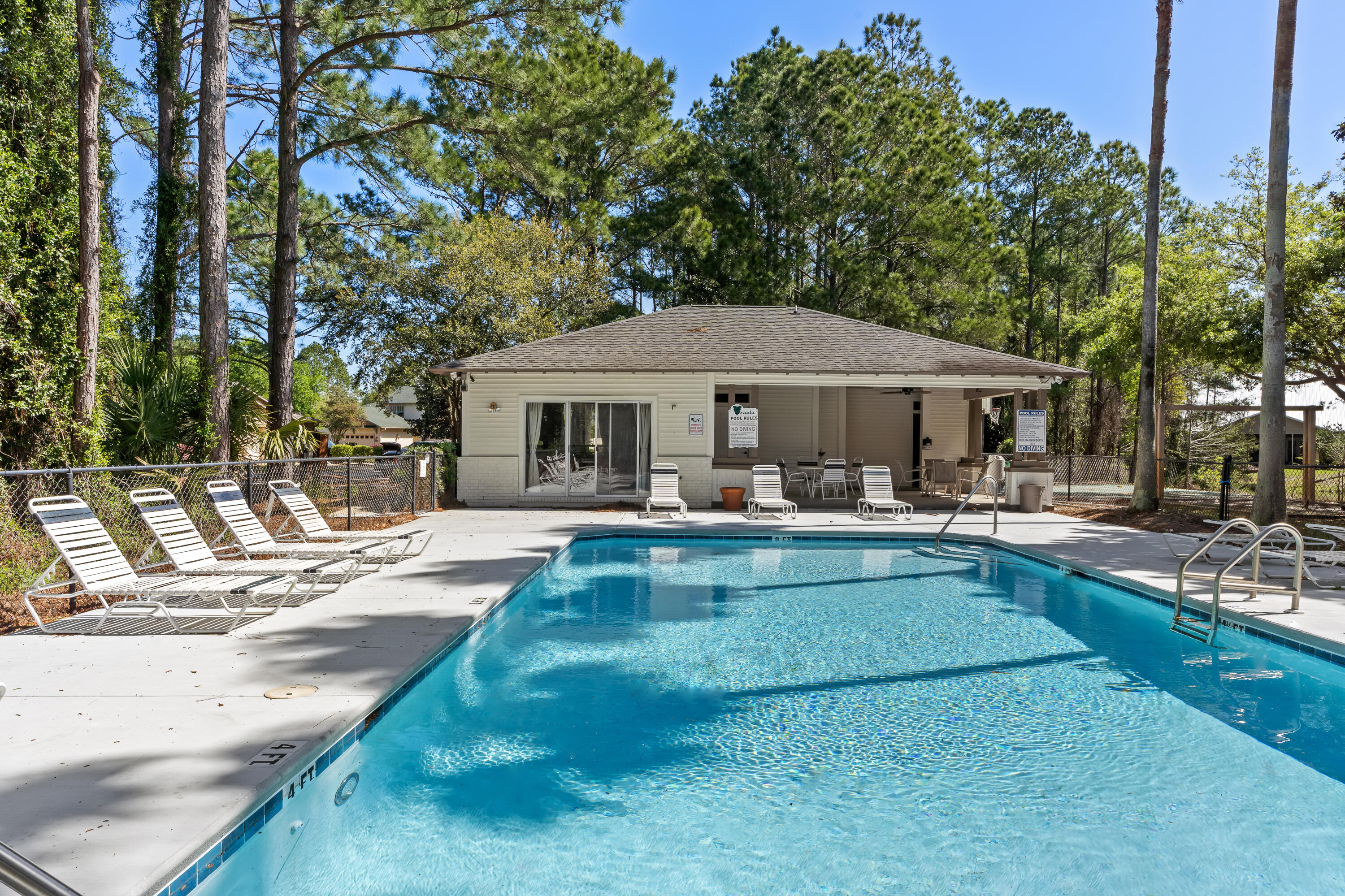 Calle Escada - Residential