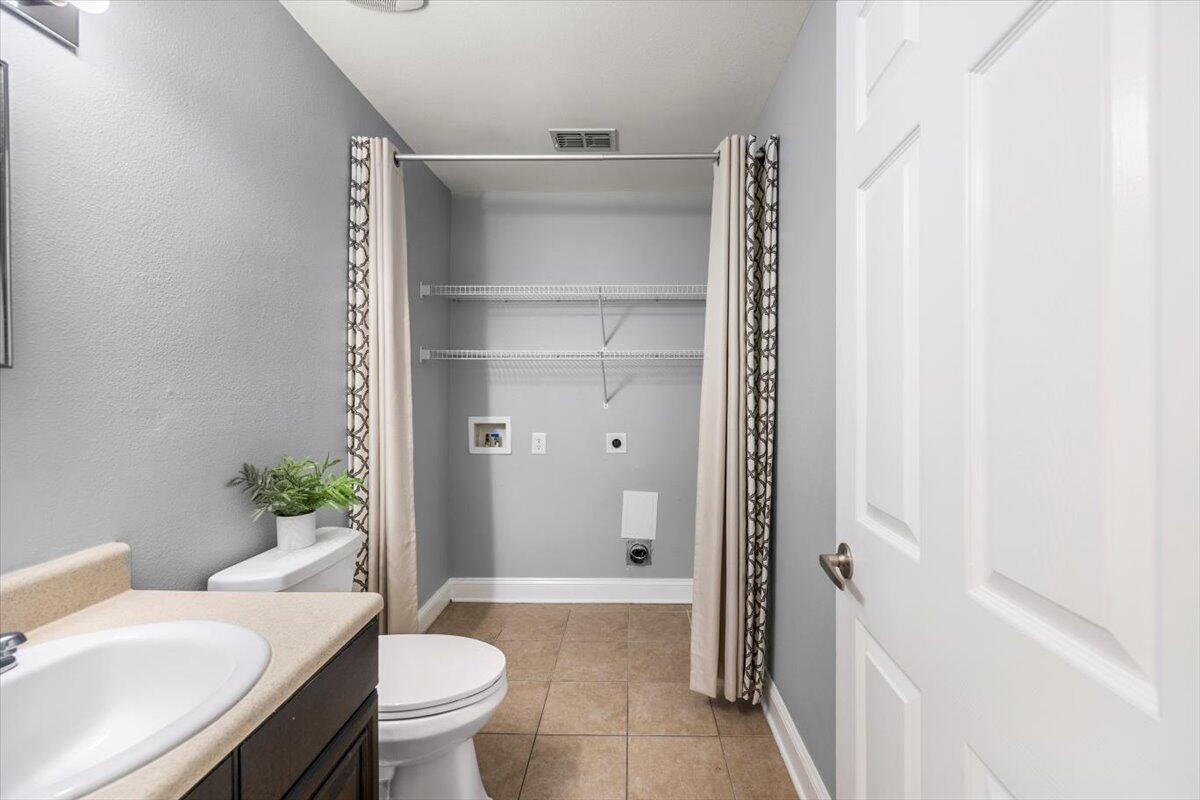 EAGLES LANDING T/H LOT 6 BLK V - Residential