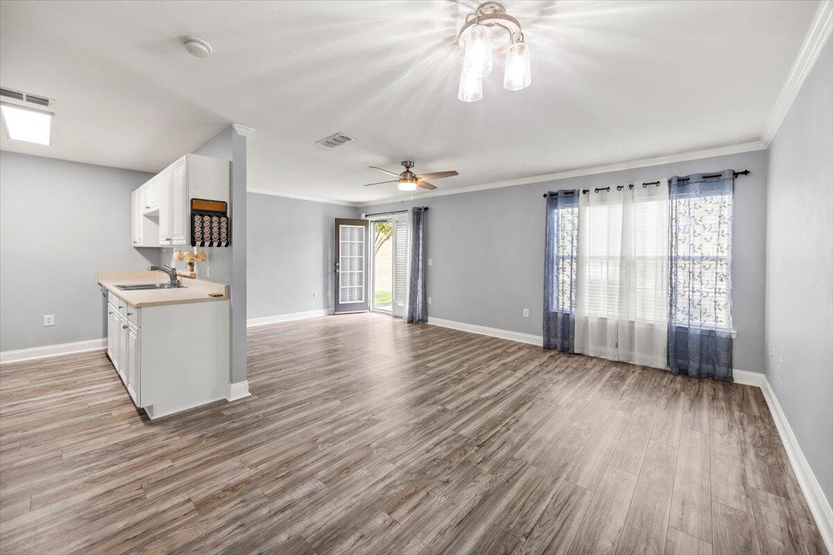 EAGLES LANDING T/H LOT 6 BLK V - Residential