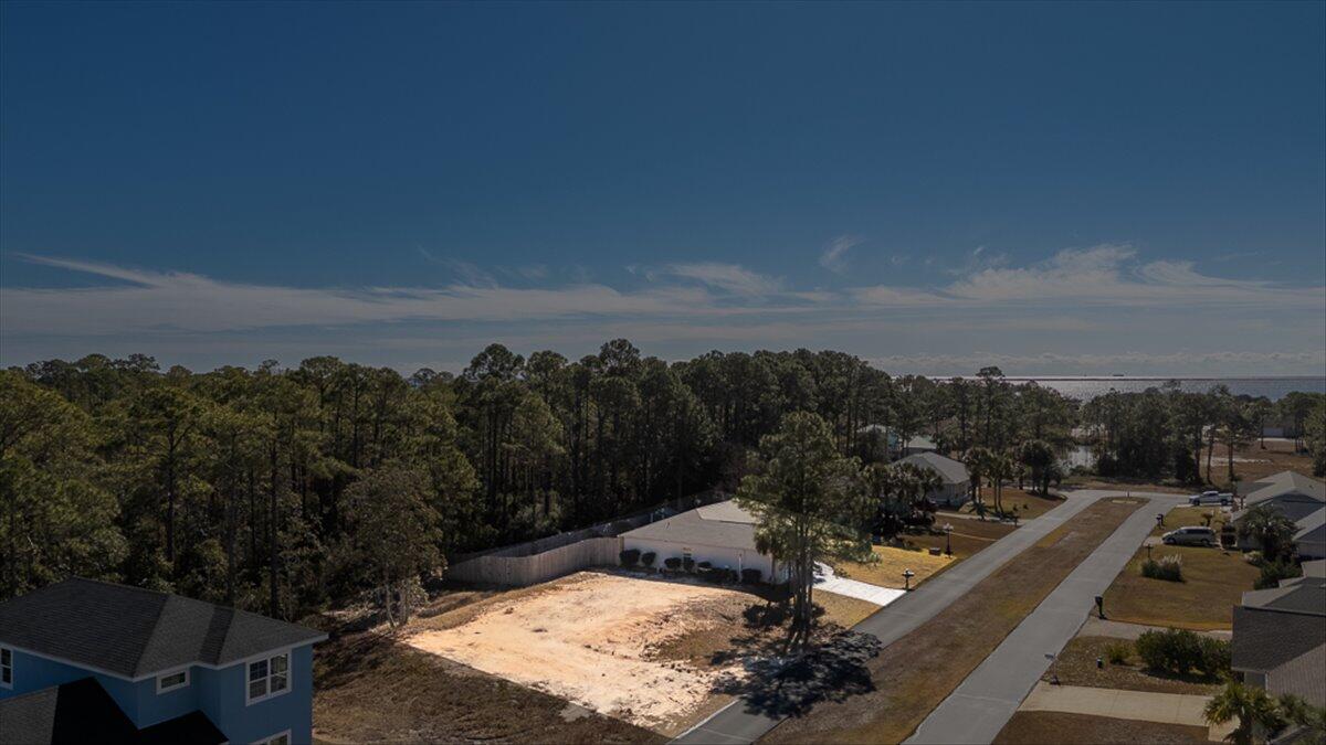 SMUGGLERS COVE - Residential