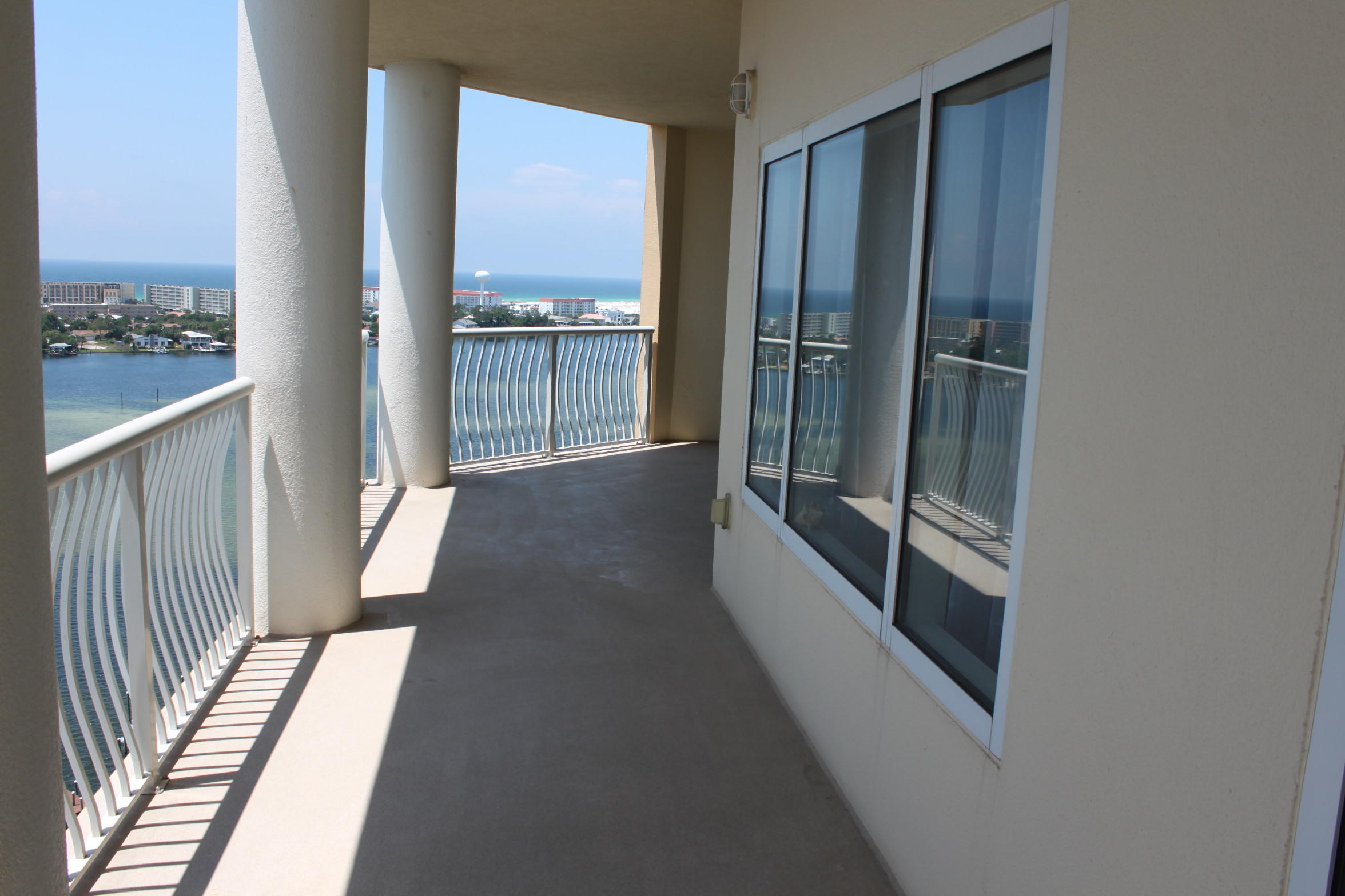 PRESIDIO YACHT CLUB - Residential