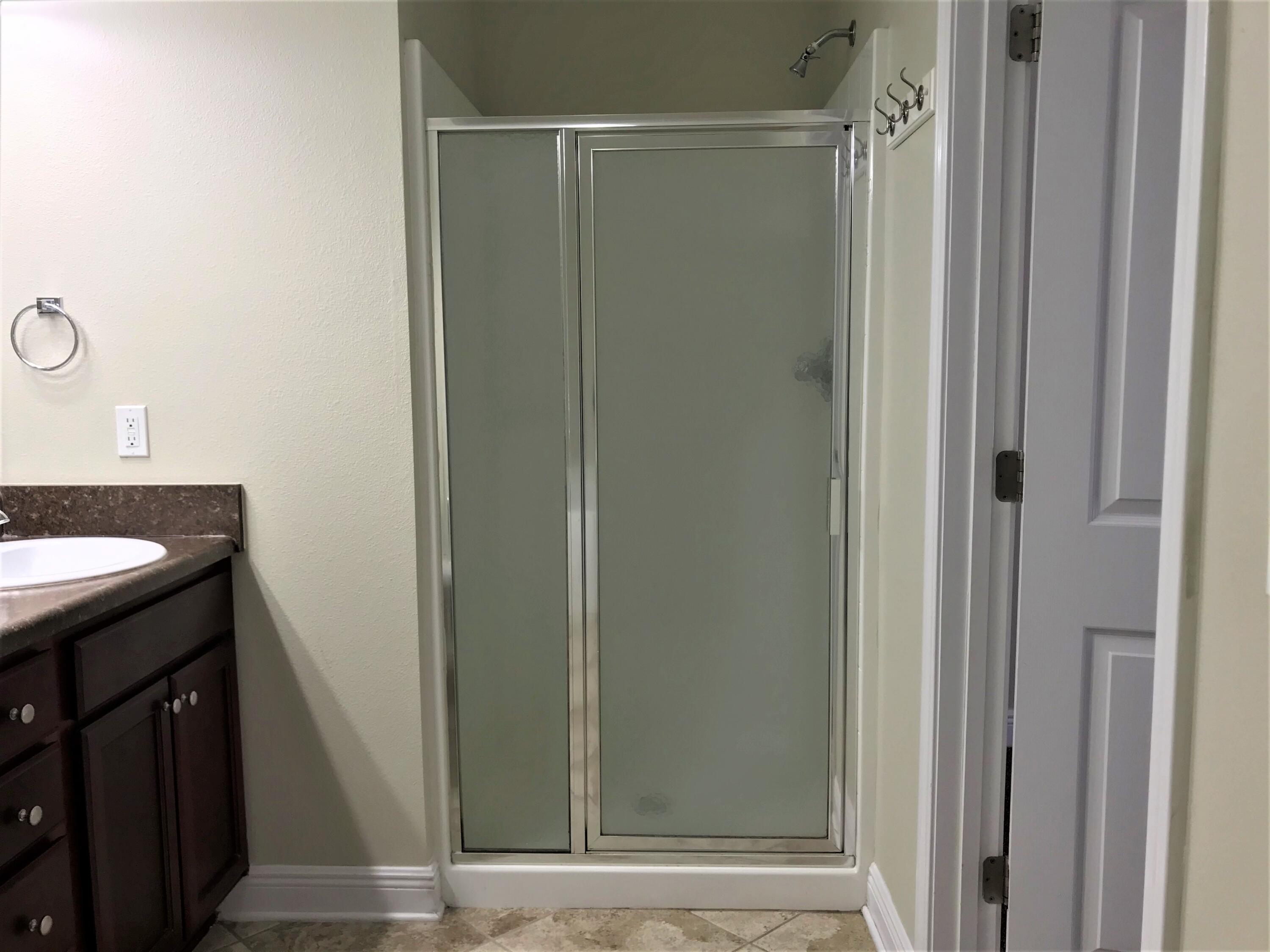 ROLLING RIDGE - Residential Lease