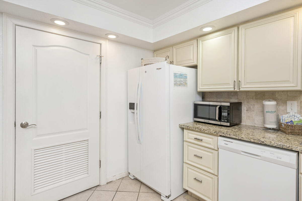 SHORELINE TOWERS 2 - Residential