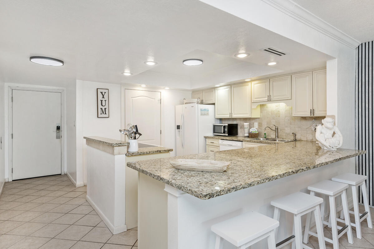 SHORELINE TOWERS 2 - Residential