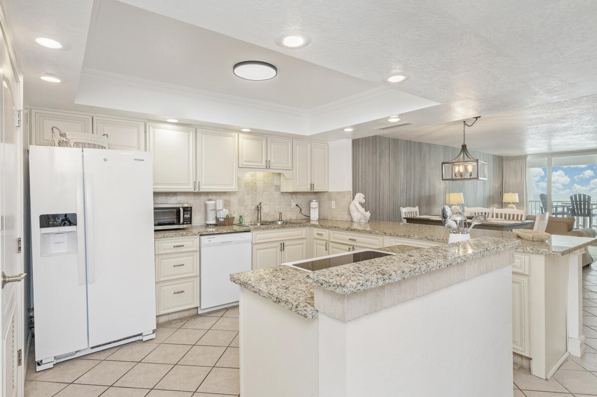 SHORELINE TOWERS 2 - Residential