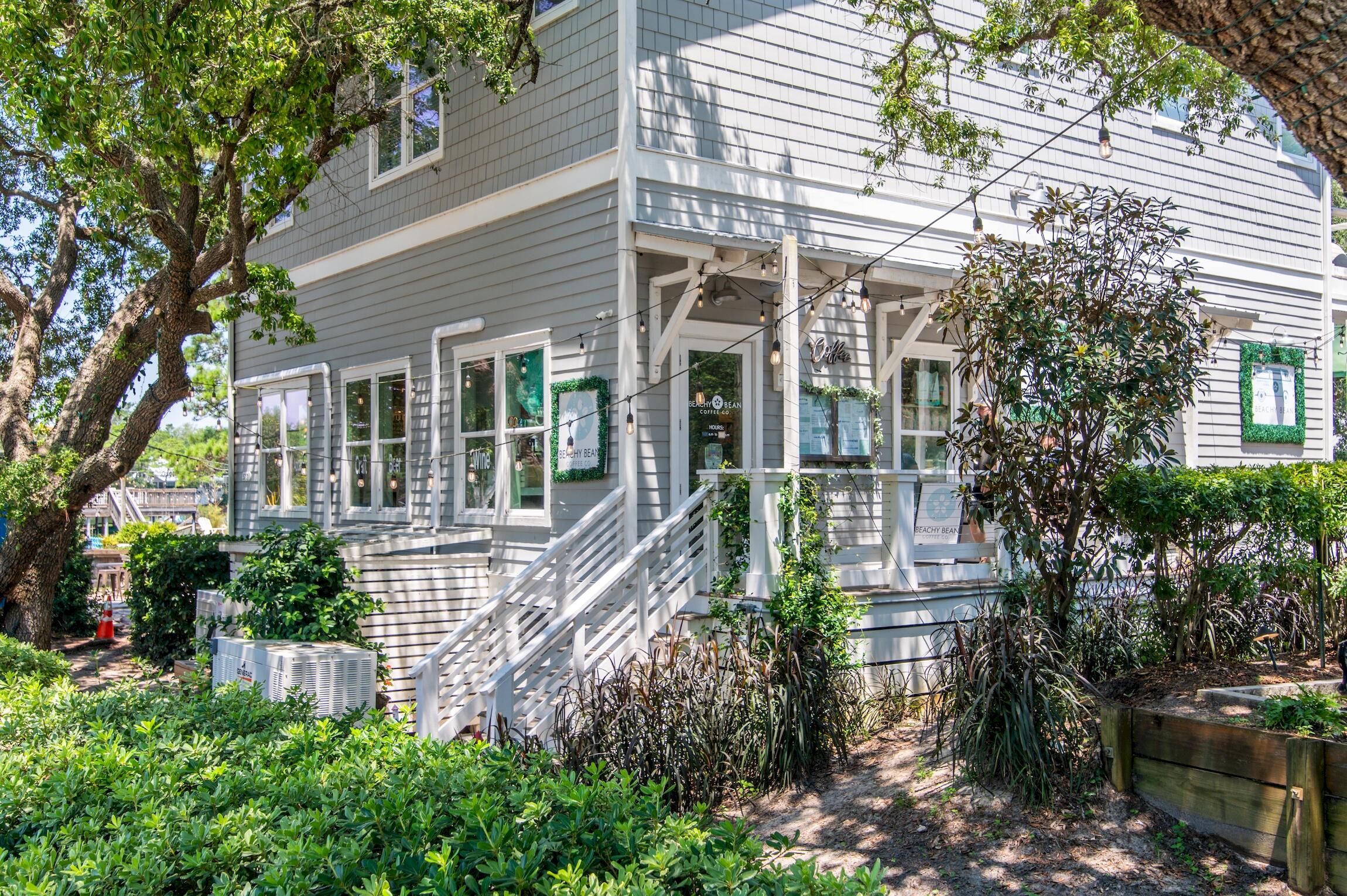 COTTAGES AT EASTERN LAKE - Residential