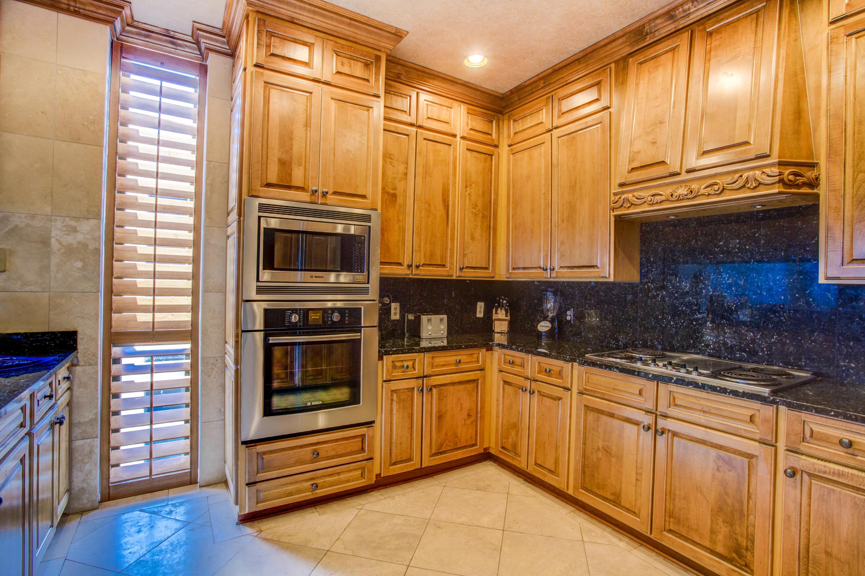 EMERALD TOWERS CONDO - Residential