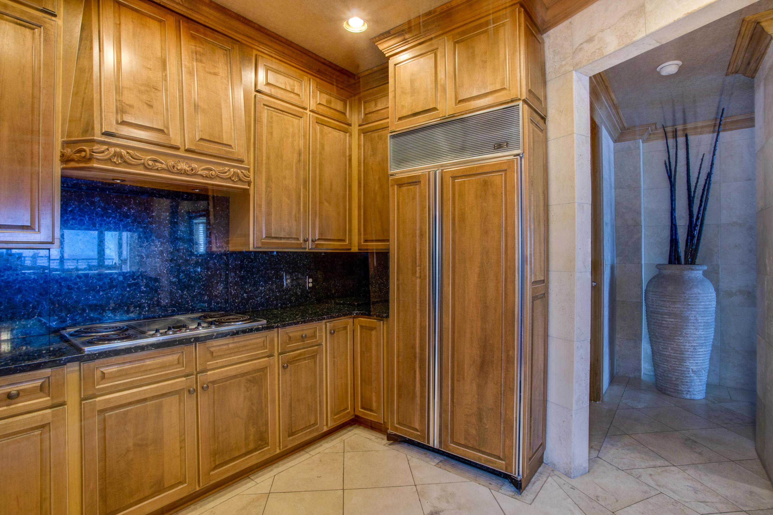 EMERALD TOWERS CONDO - Residential