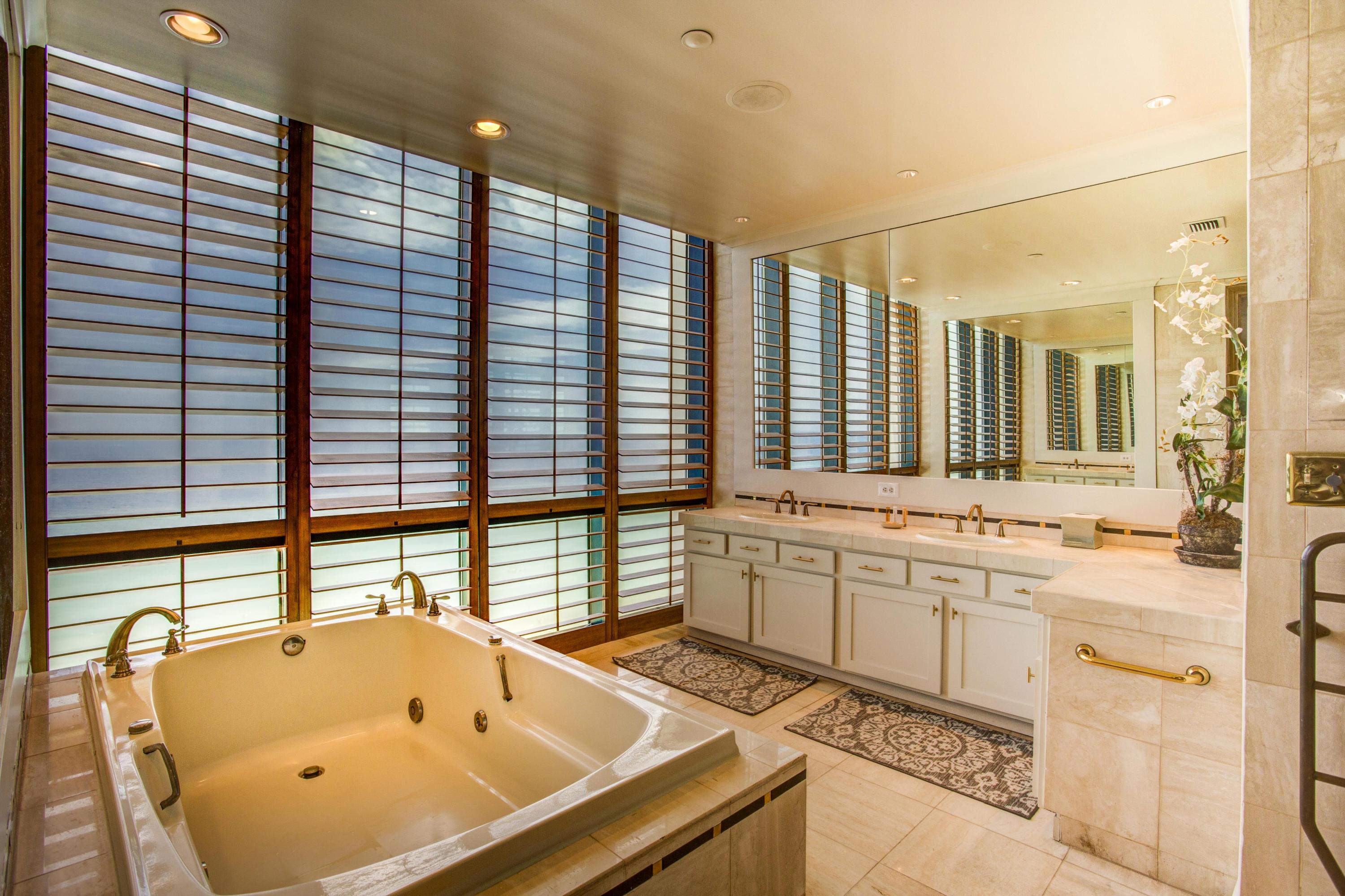 EMERALD TOWERS CONDO - Residential