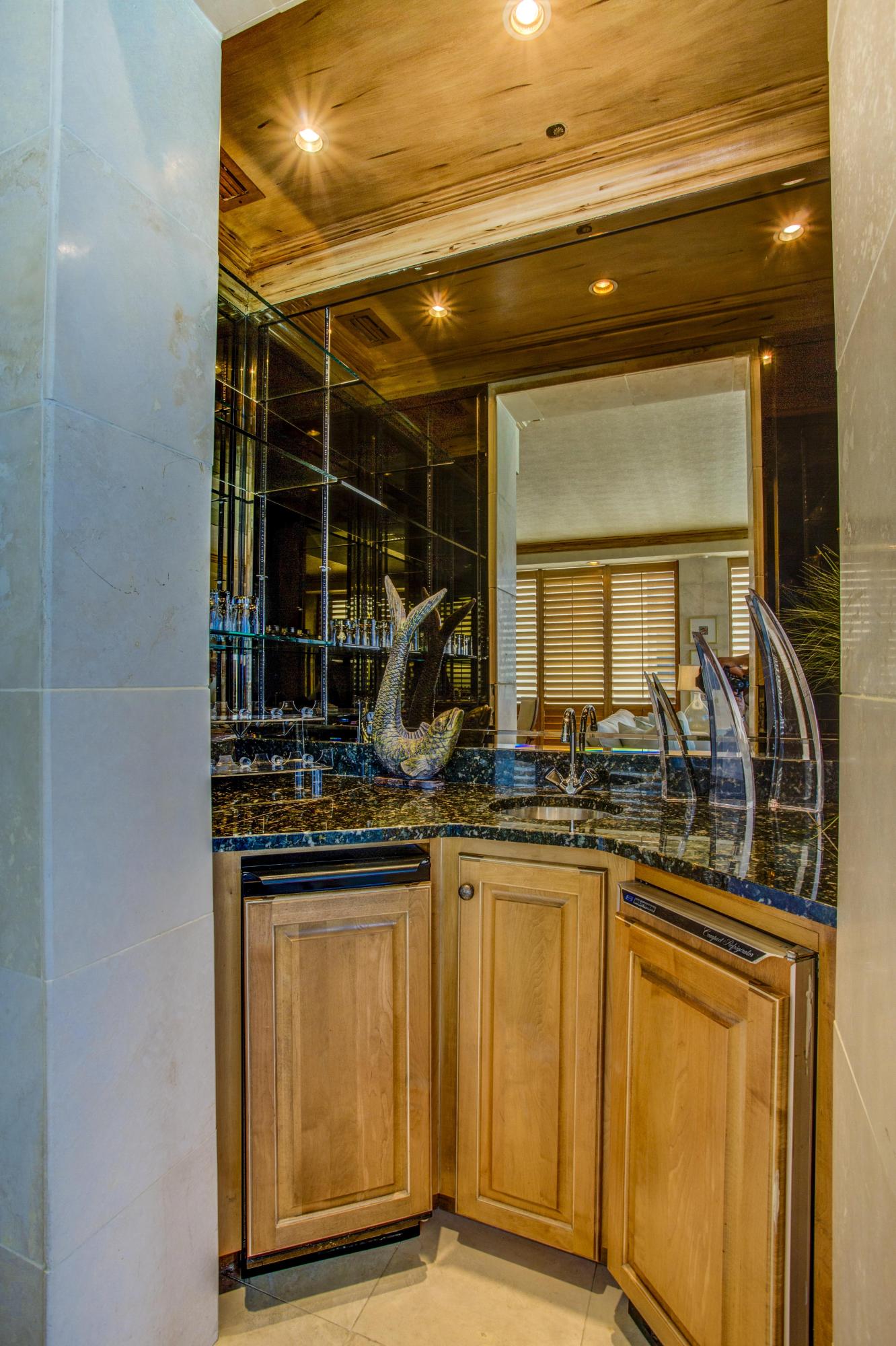 EMERALD TOWERS CONDO - Residential