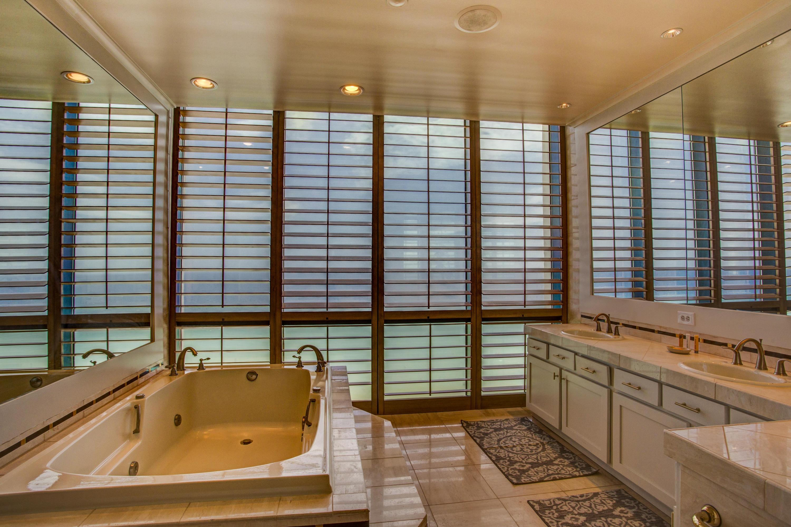 EMERALD TOWERS CONDO - Residential