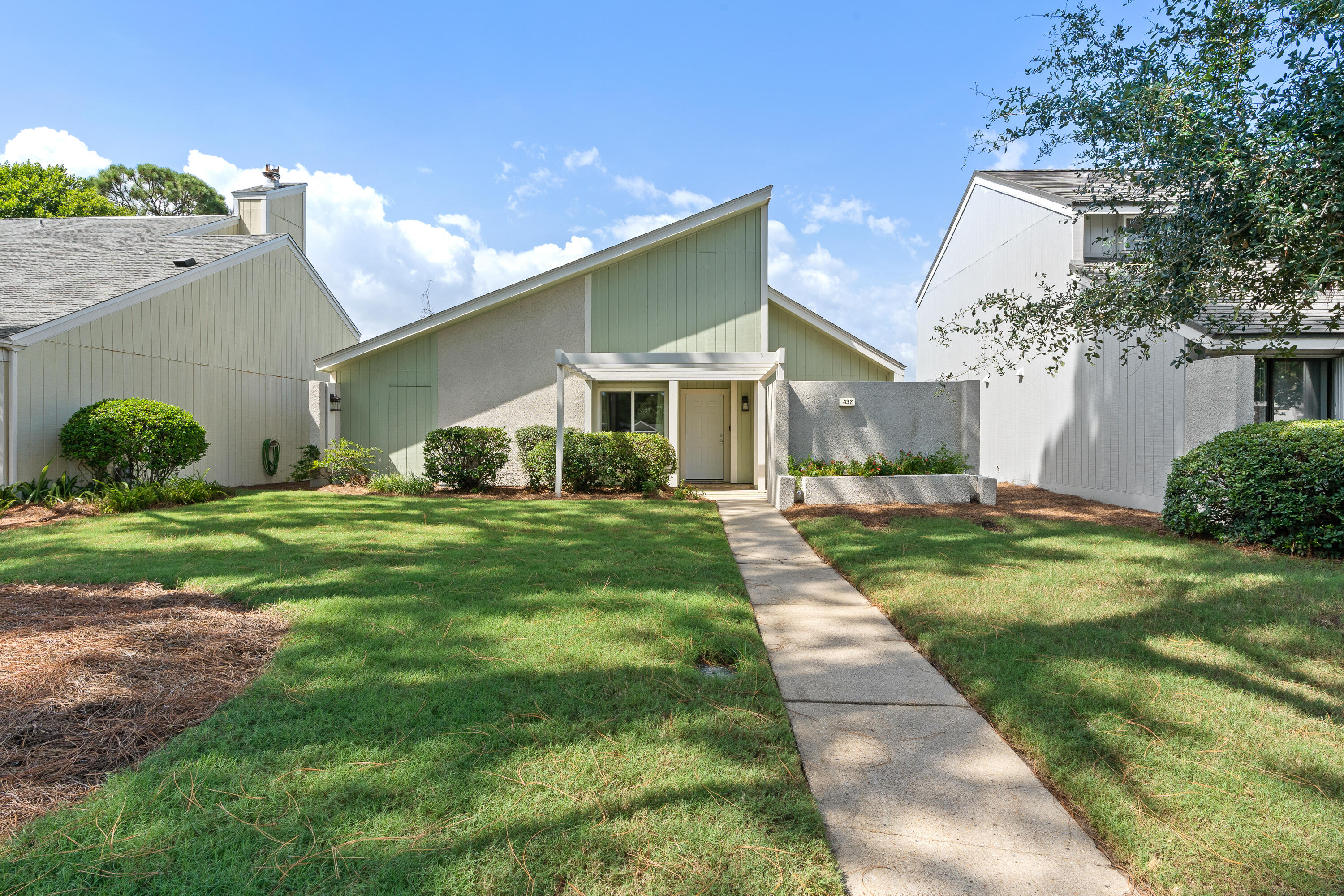 LINKSIDE VILLAGE - Residential