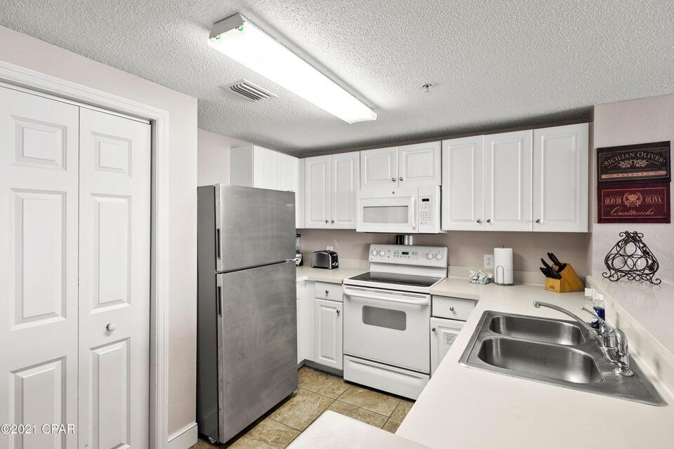 MAJESTIC BEACH TOWERS I - Residential