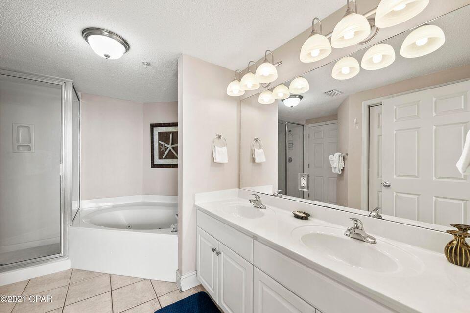 MAJESTIC BEACH TOWERS I - Residential