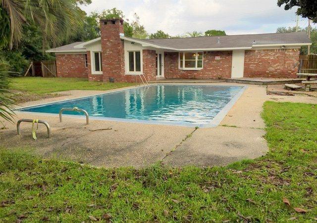 COUNTRY CLUB ESTATES - Residential