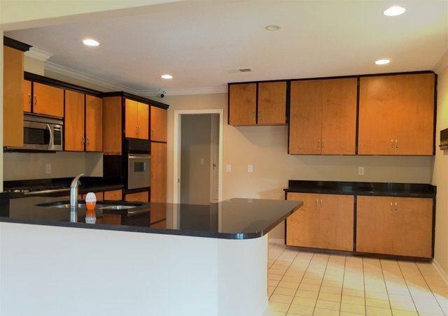 COUNTRY CLUB ESTATES - Residential