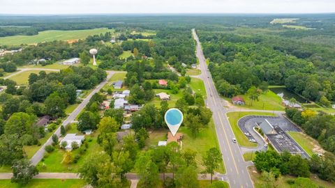 A home in Florala