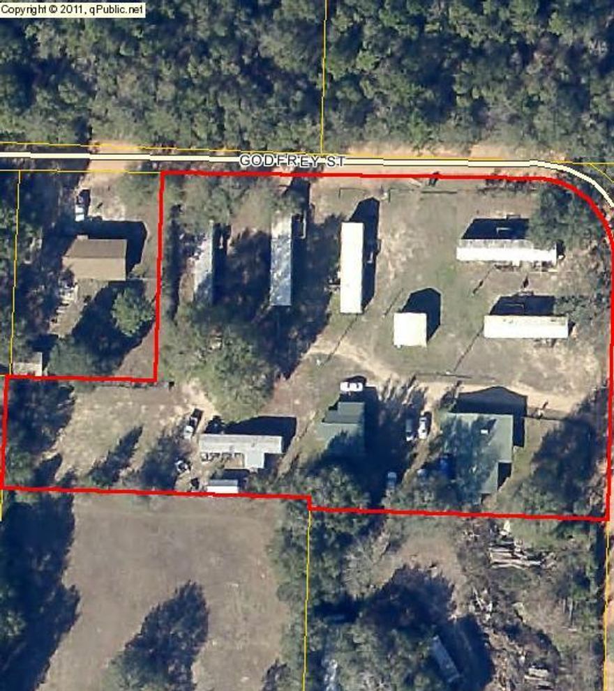 1.83 acres with a 4BR 2BA house, 1BR 1BA cottage, 6 mobile homes and a 20'x 20' storage building that produces $4100 rent per month. Possibly another mobile home could be added. Seller offering seller financing with $50,000 down at 6% for 10 years with a monthly payment of $1491.32