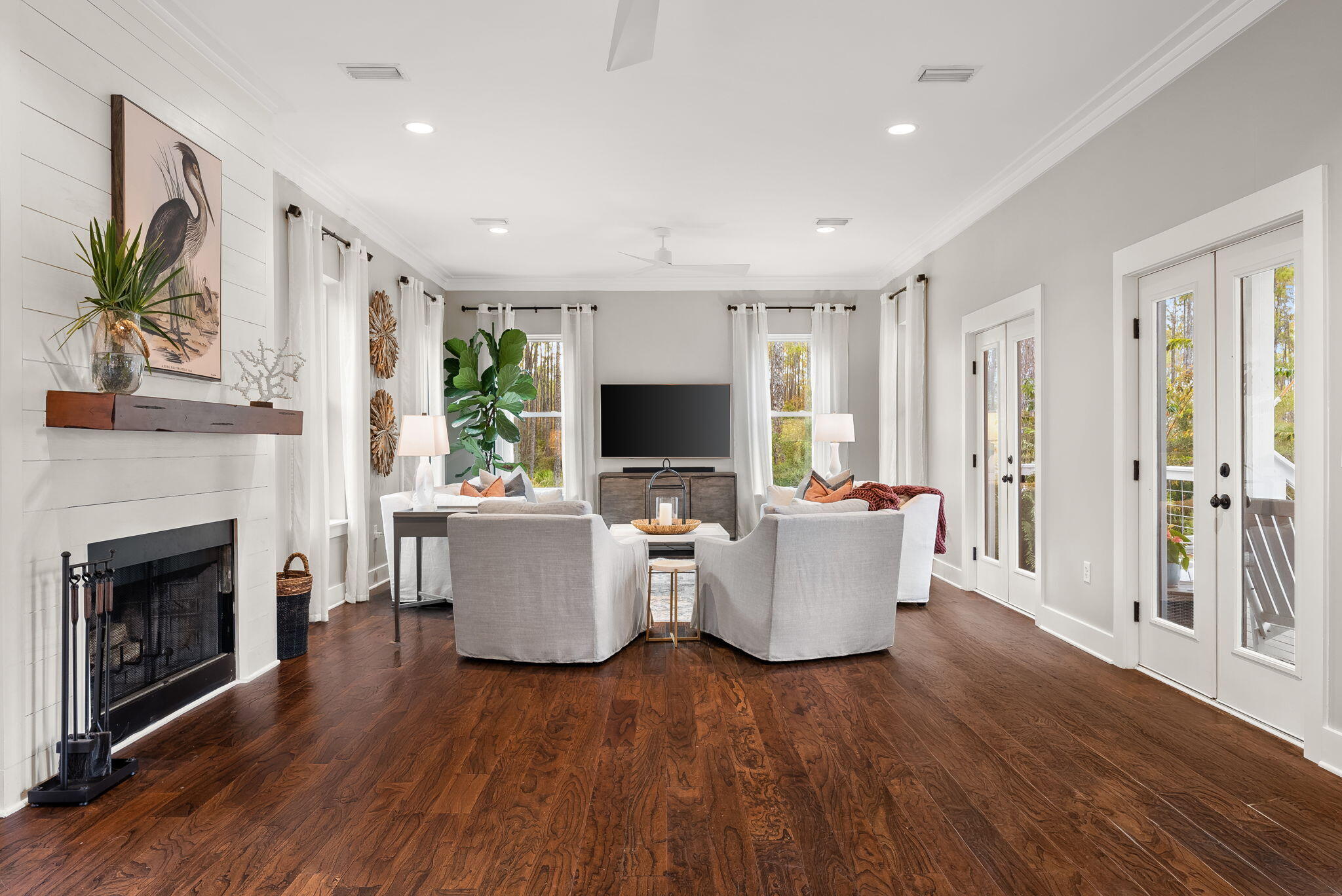 WHISPERING PINES - Residential