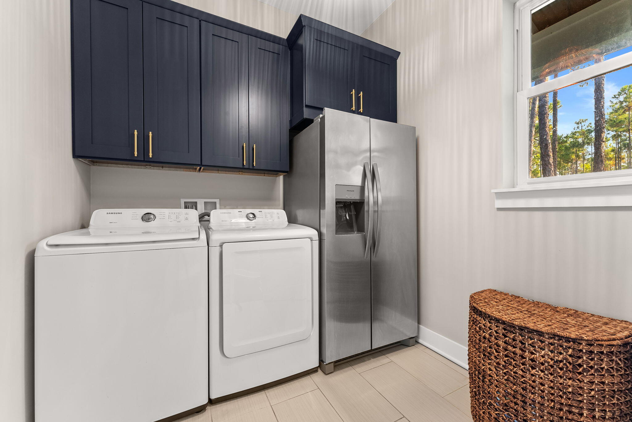 WHISPERING PINES - Residential