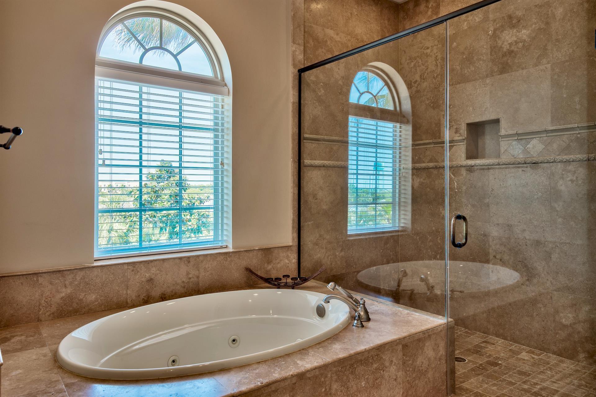 ST TROPEZ - Residential