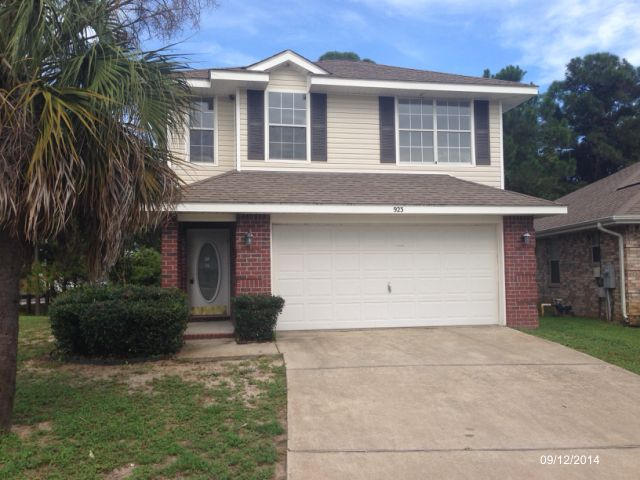 Great 4 Bd / 2 Ba home just minutes to Hurlburt Field... 4 Bd / 2 Ba home in Marsh Harbor offers tons of potential for starter home or investment rental. This property is to be placed in an upcoming event. All bids should be submitted at www.homesearch.com (void where prohibited). All properties are subject to a 5% buyer's premium pursuant to the Event Agreement & Terms & Conditions (minimums will apply). All financing offers must get a pre-qual from Greenlight prior to submitting offers.