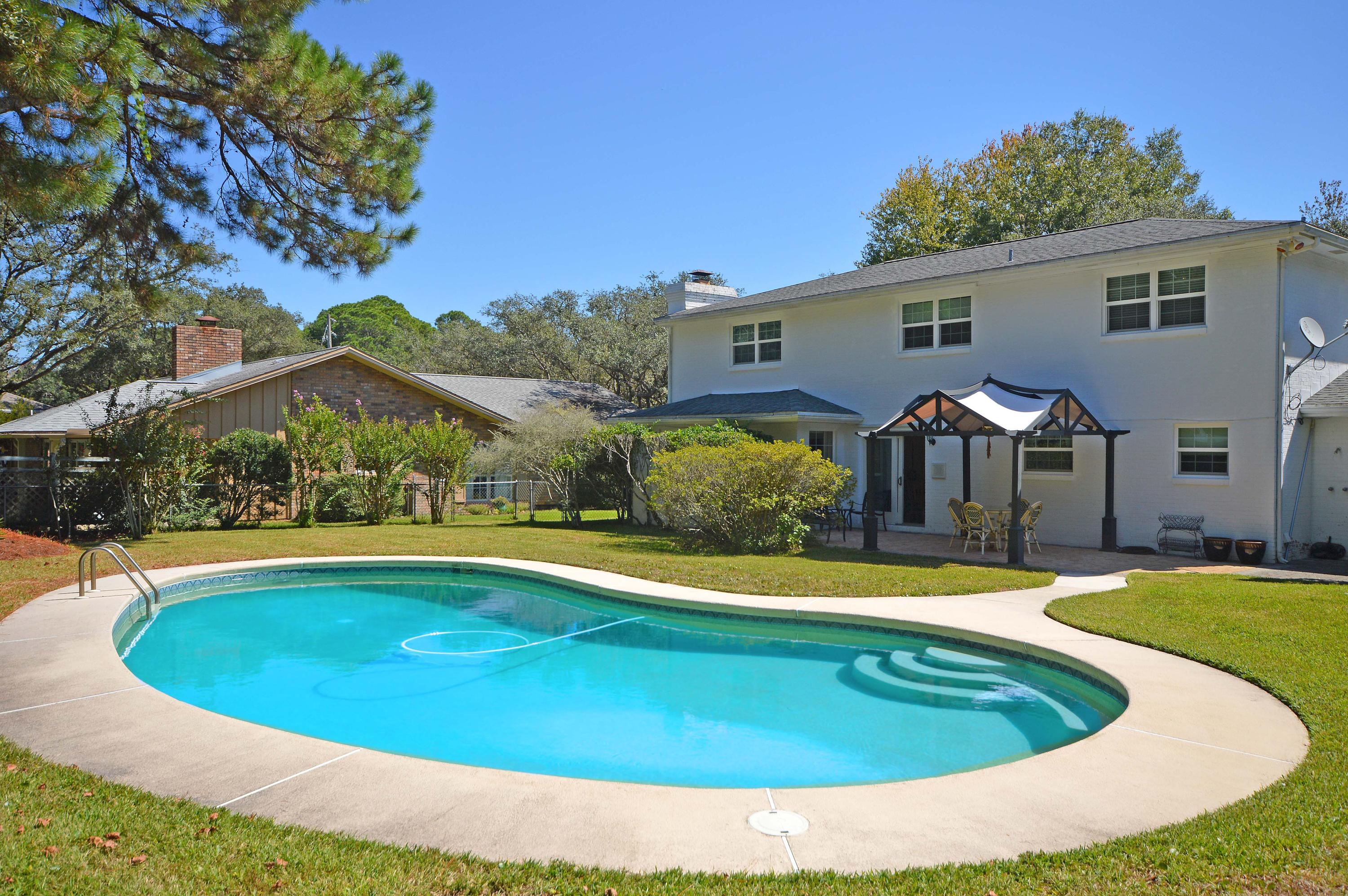 LAKE LORRAINE ESTATES - Residential