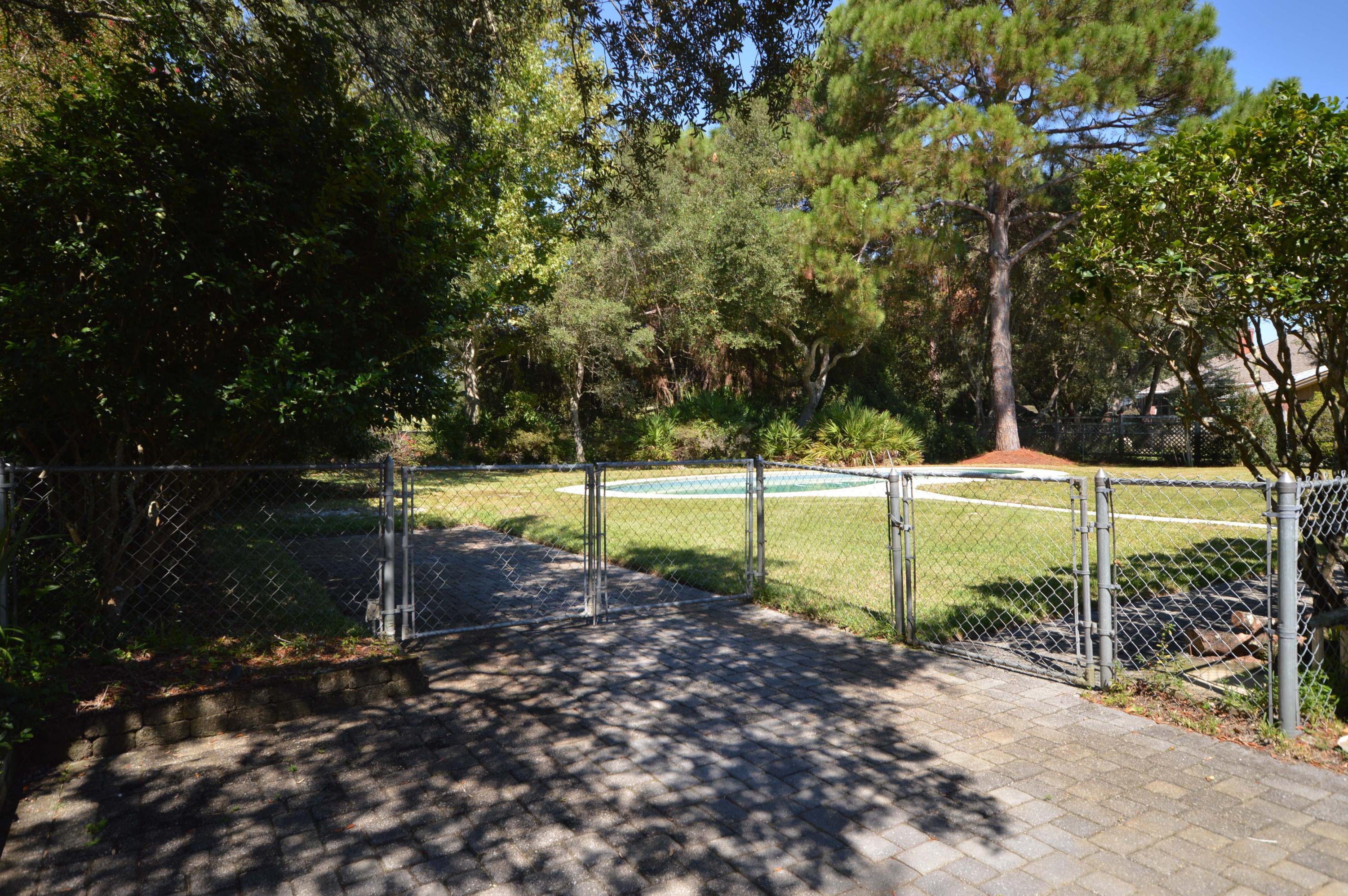 LAKE LORRAINE ESTATES - Residential