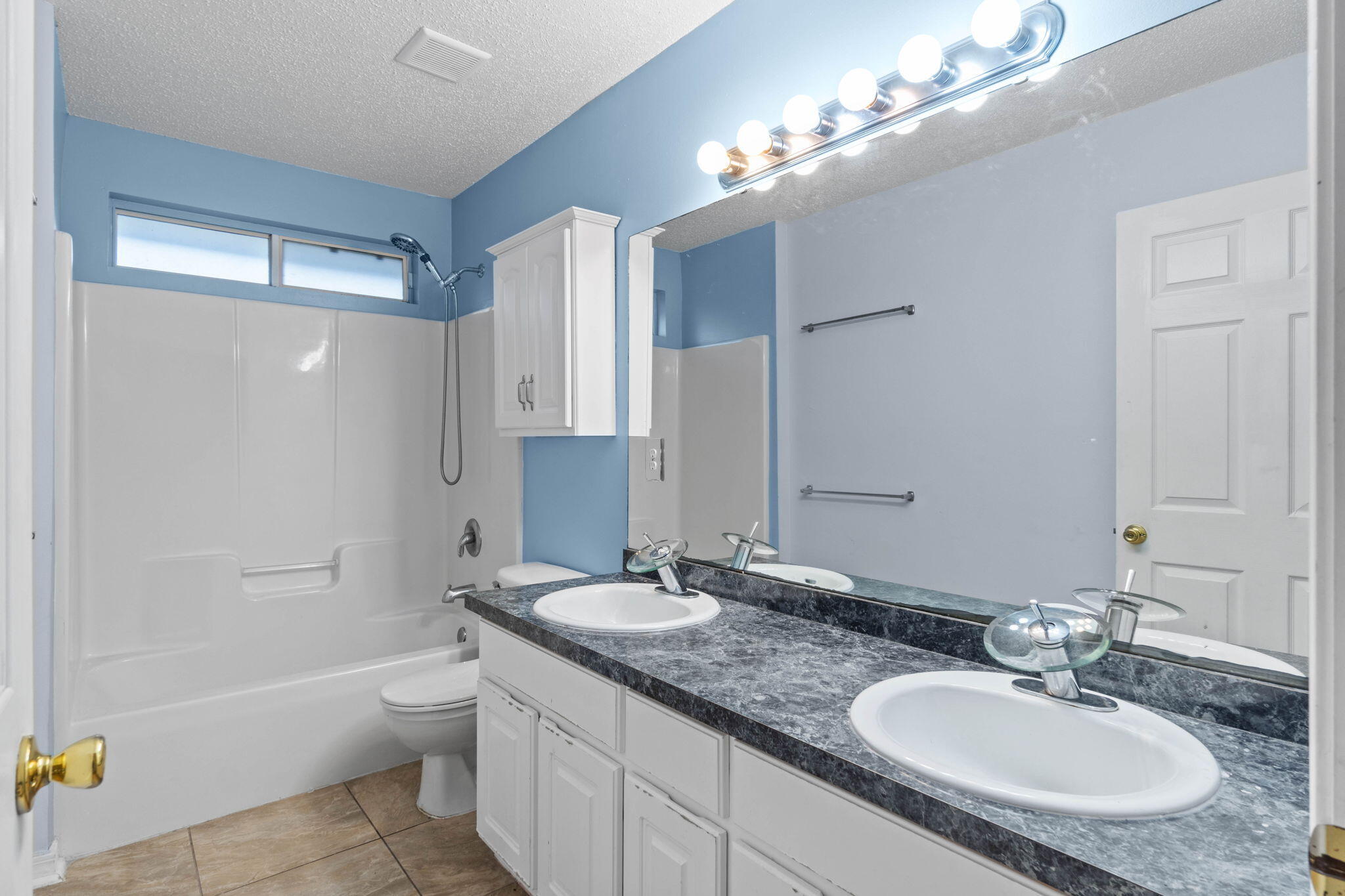 EMERALD VILLAGE S/D - Residential Lease