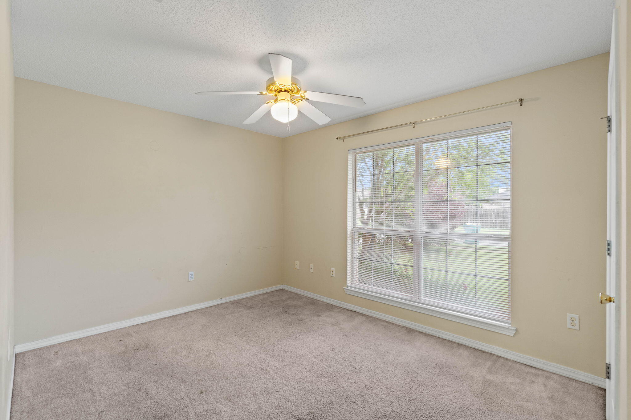 EMERALD VILLAGE S/D - Residential Lease