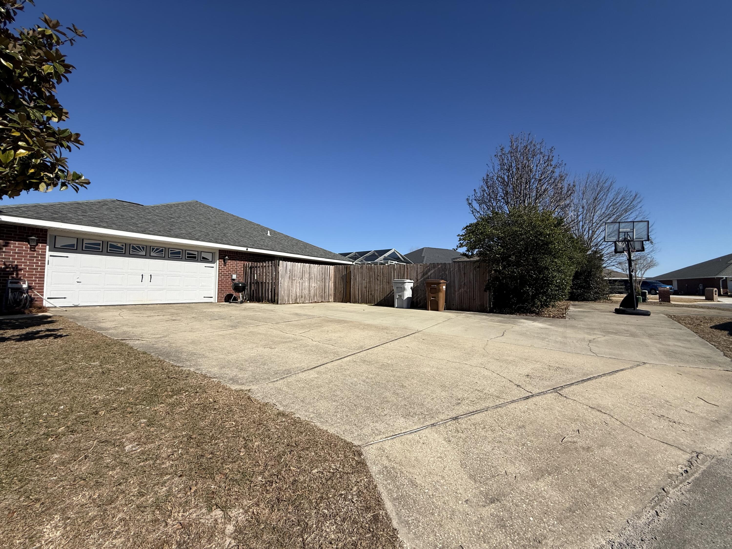 CREETWOODS - Residential Lease