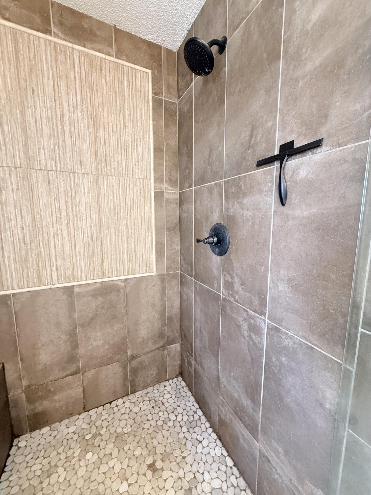 CREETWOODS - Residential Lease