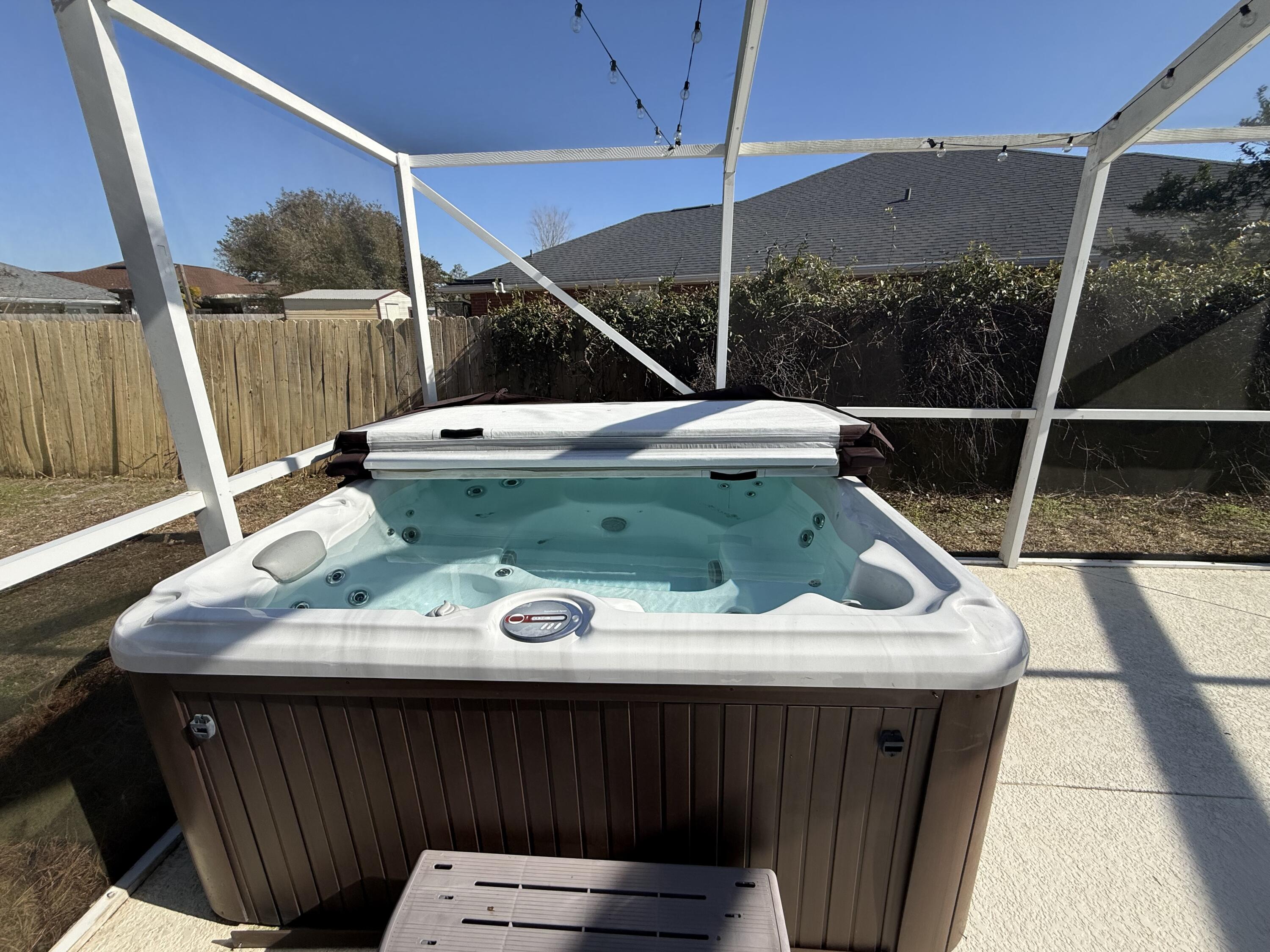 CREETWOODS - Residential Lease