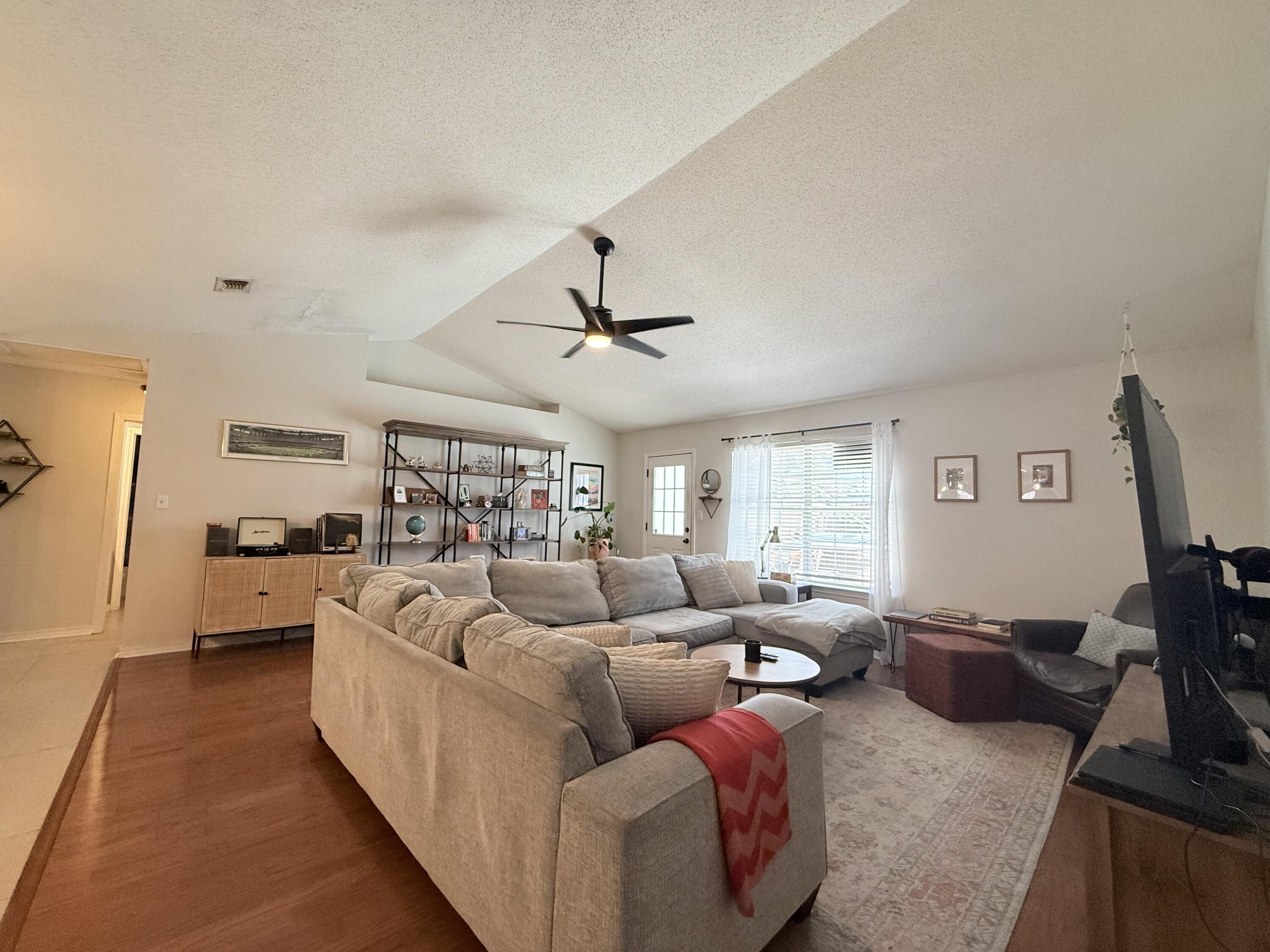 CREETWOODS - Residential Lease