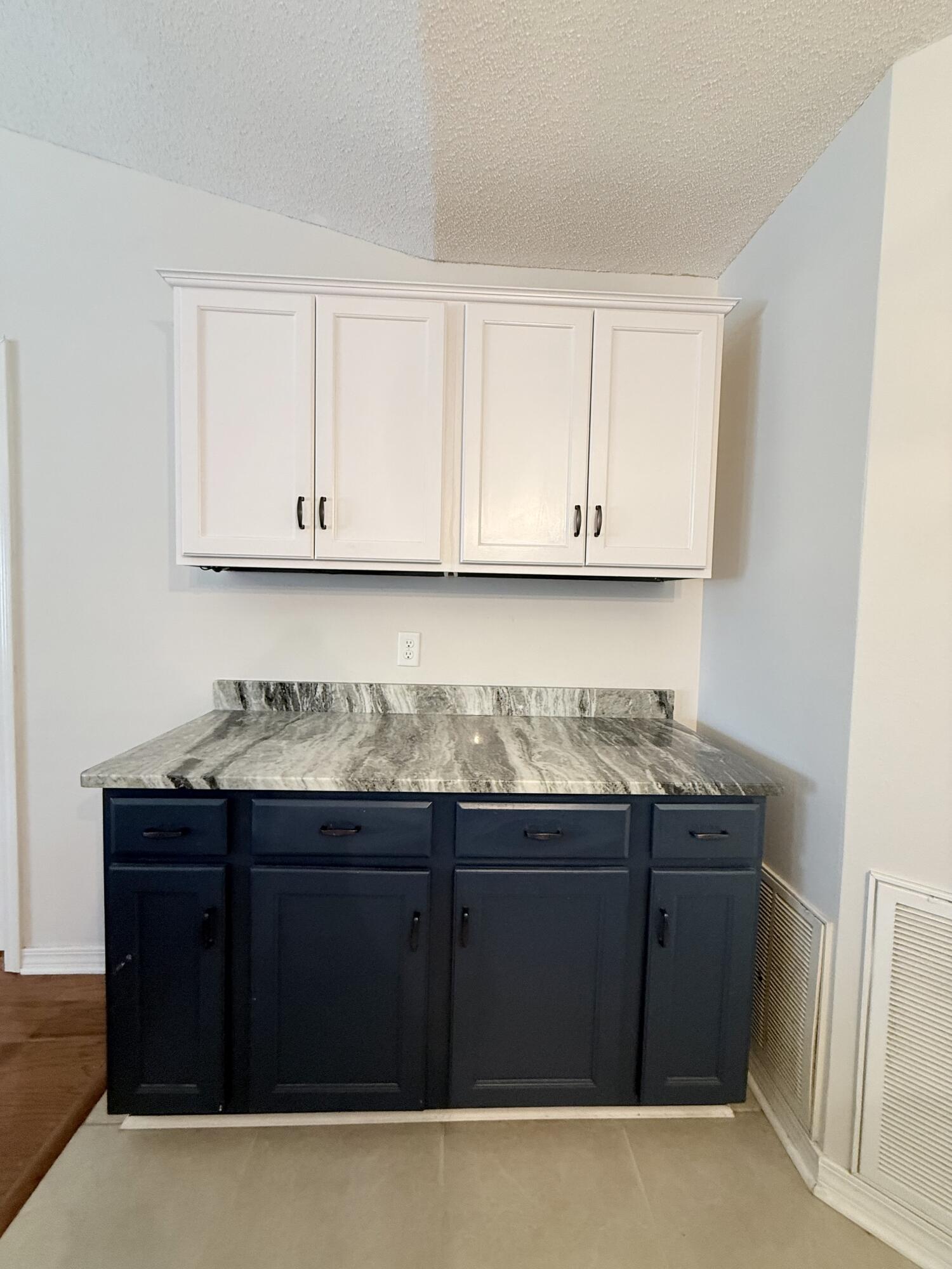 CREETWOODS - Residential Lease