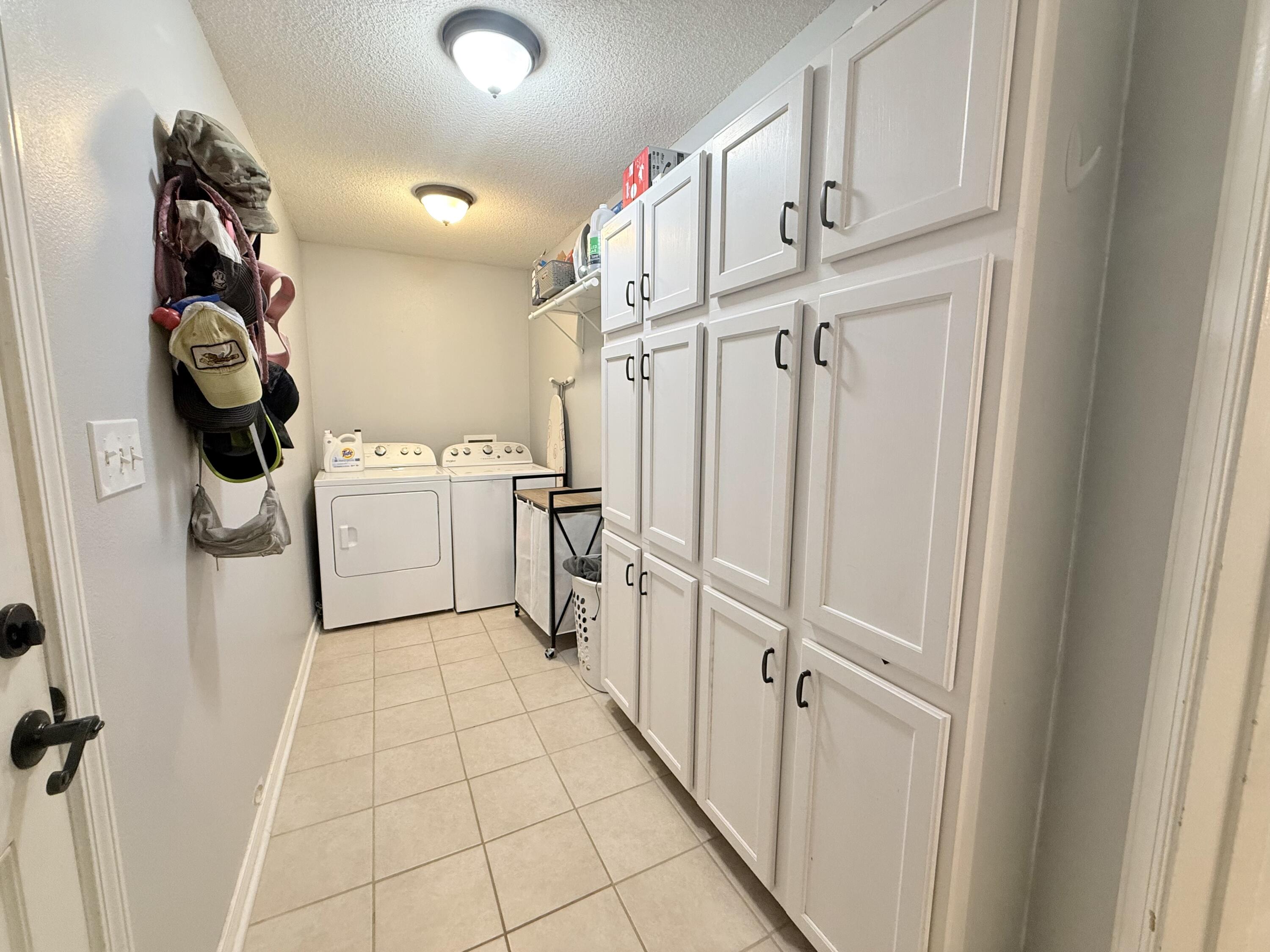 CREETWOODS - Residential Lease