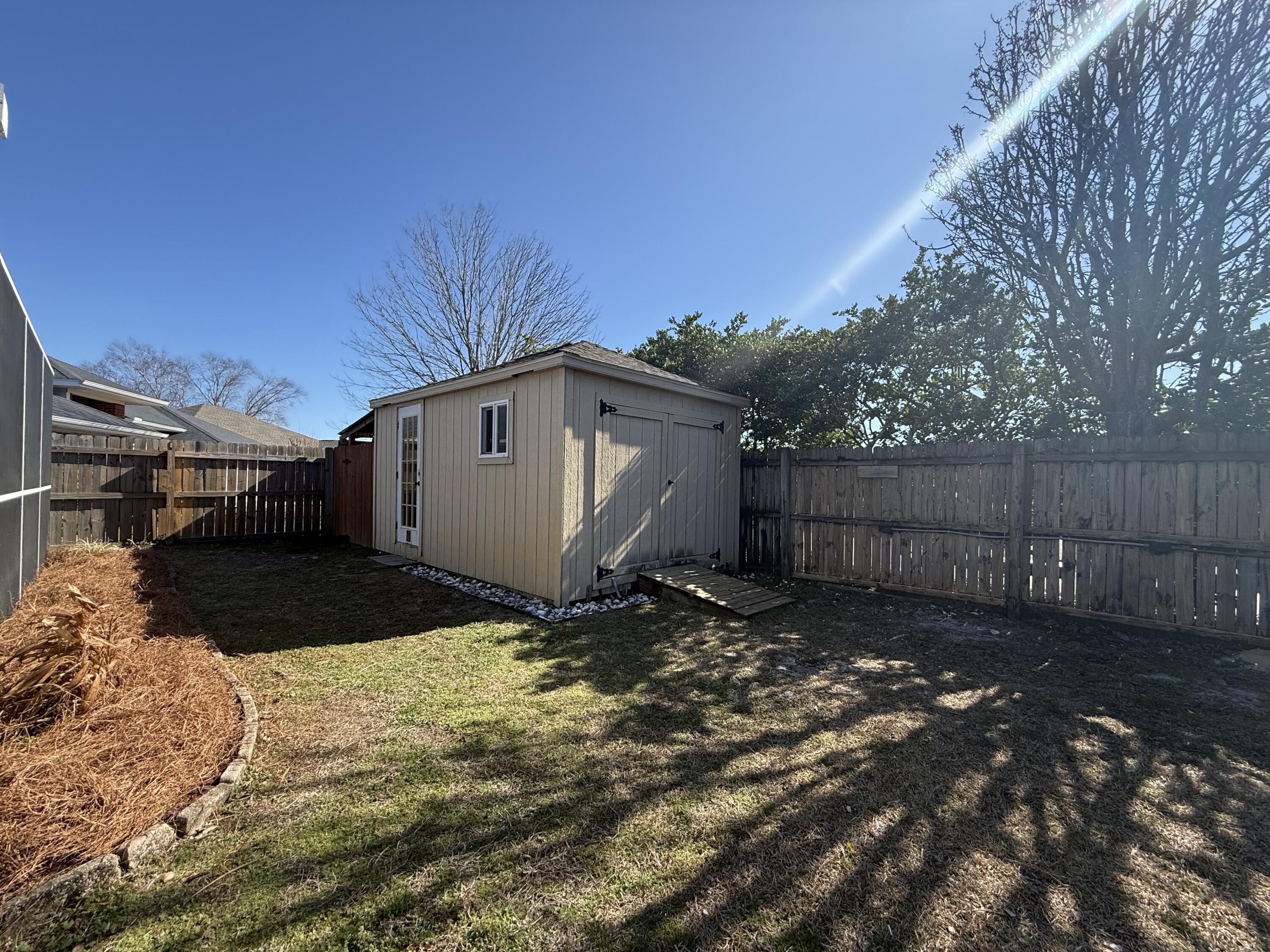 CREETWOODS - Residential Lease