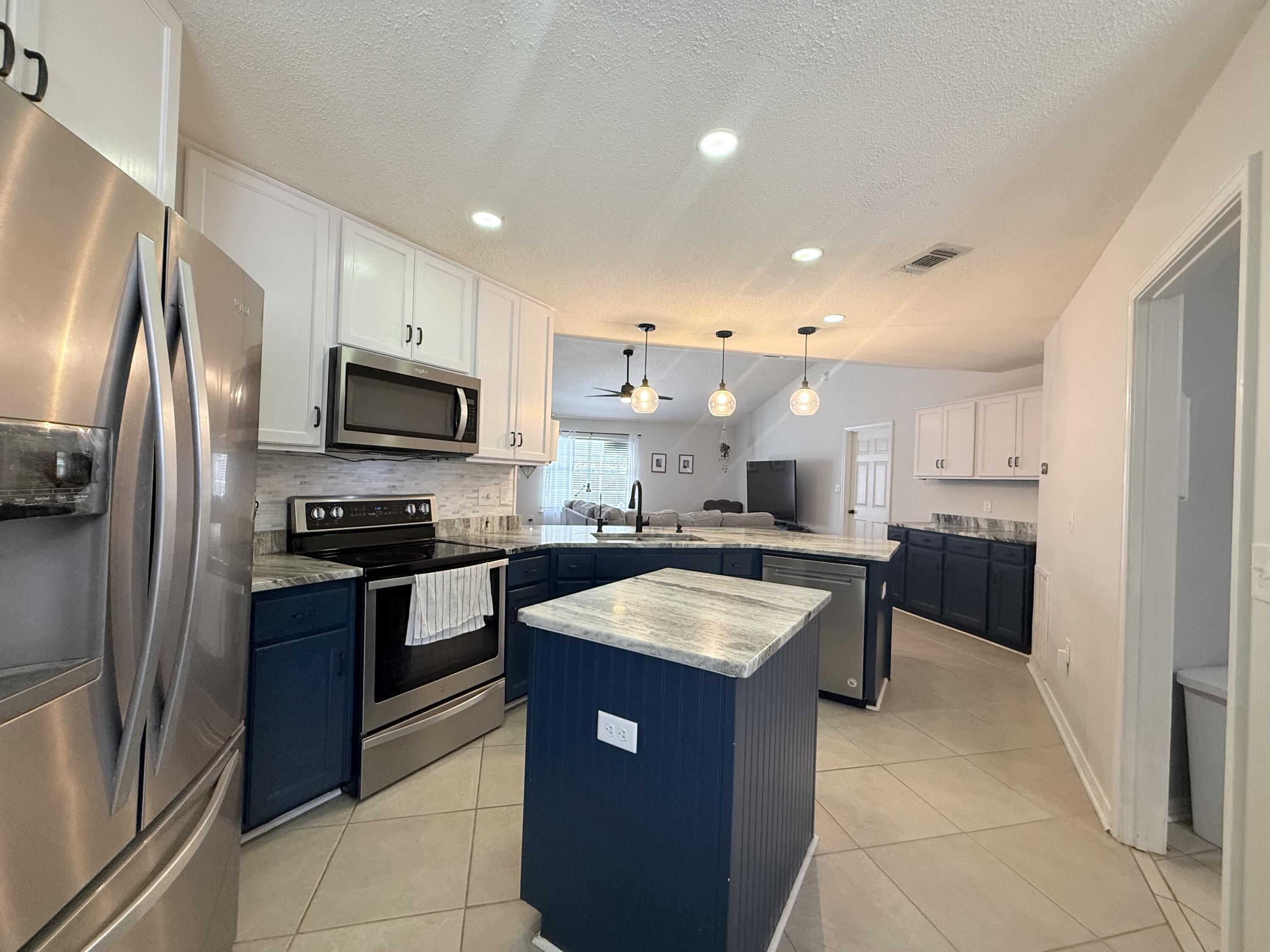 CREETWOODS - Residential Lease