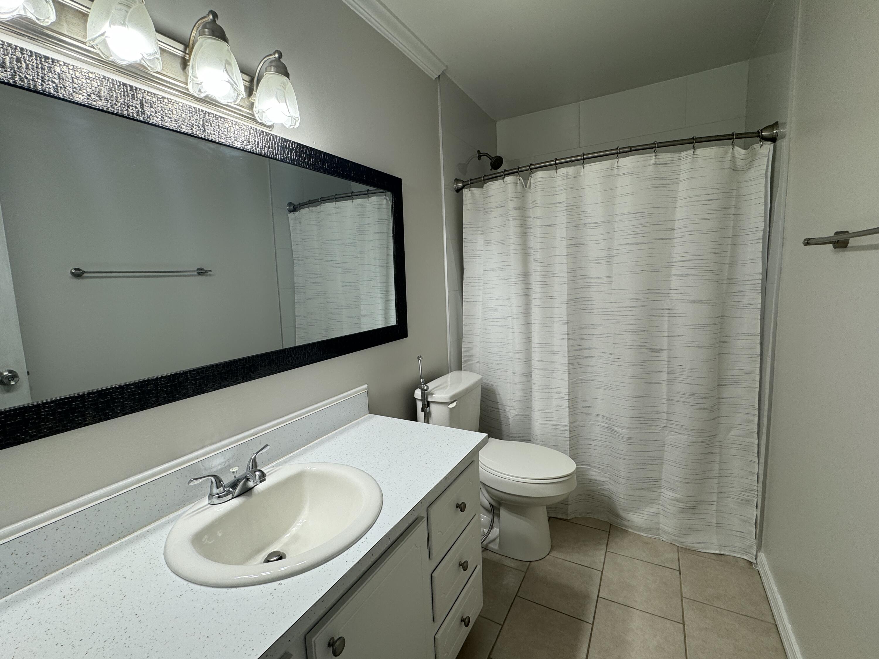 PALM ESTATES UNIT 2 - Residential Lease